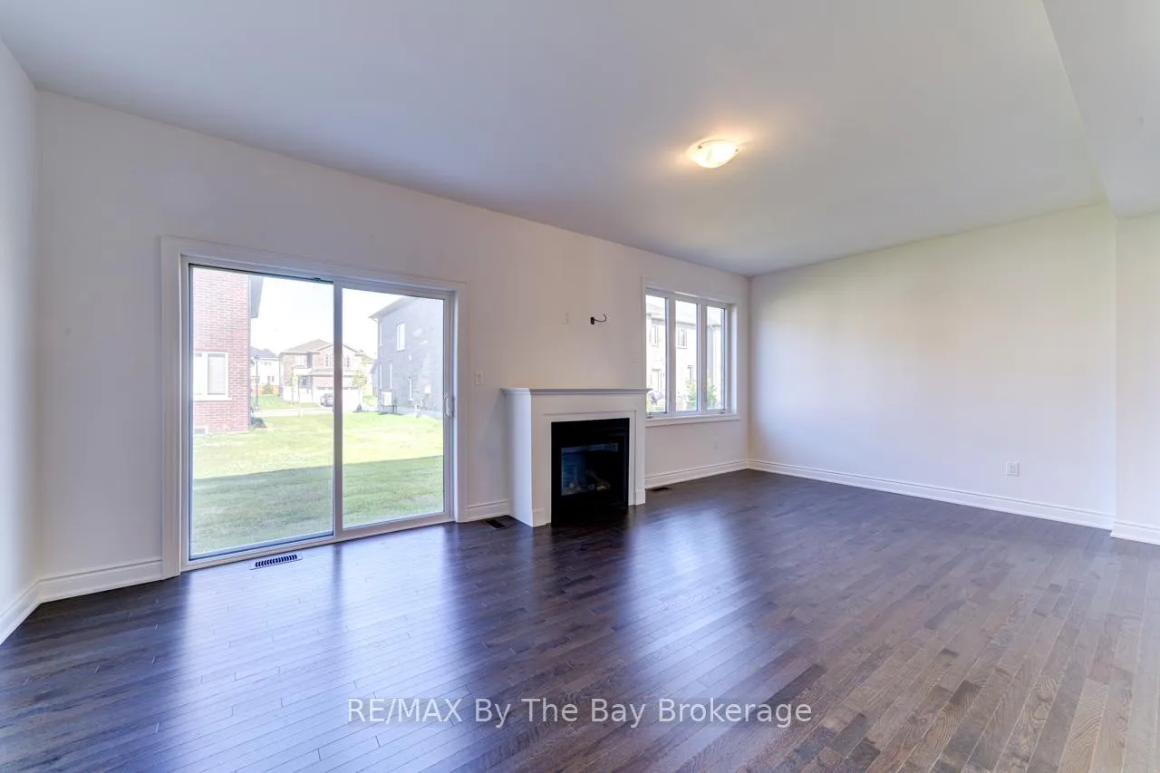 Photo 7 of 21 Lisa Street, Wasaga Beach — HOMEH