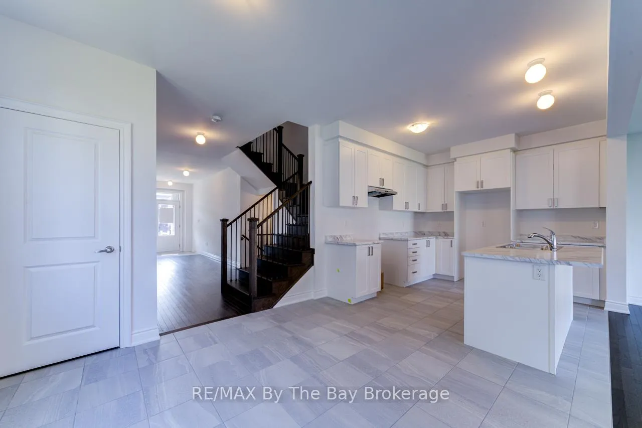 Photo 8 of 21 Lisa Street, Wasaga Beach — HOMEH