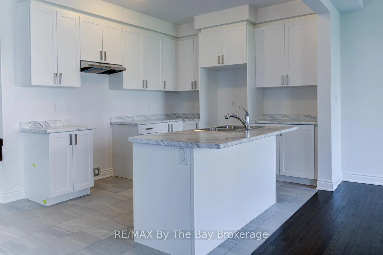 Photo 11 of 21 Lisa Street, Wasaga Beach — HOMEH