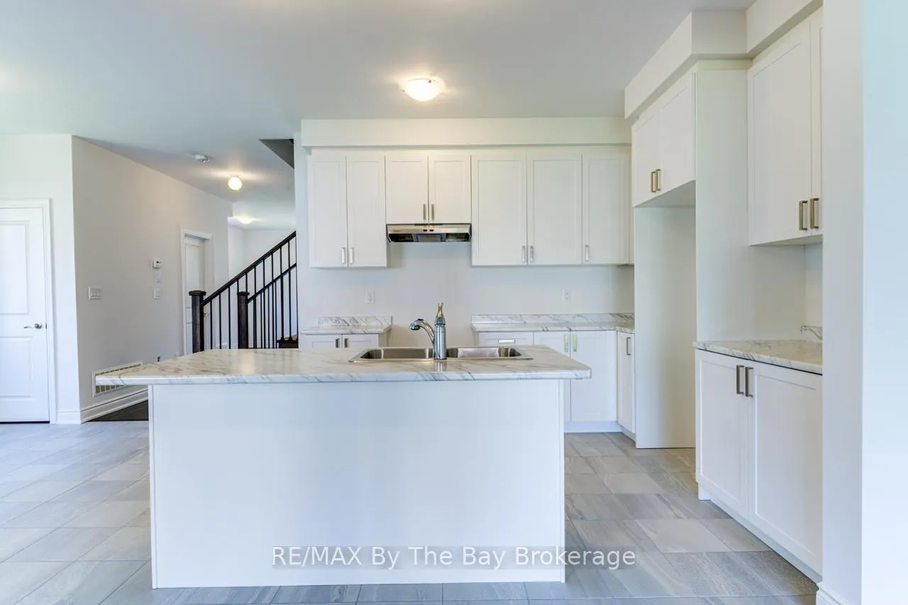 Photo 12 of 21 Lisa Street, Wasaga Beach — HOMEH