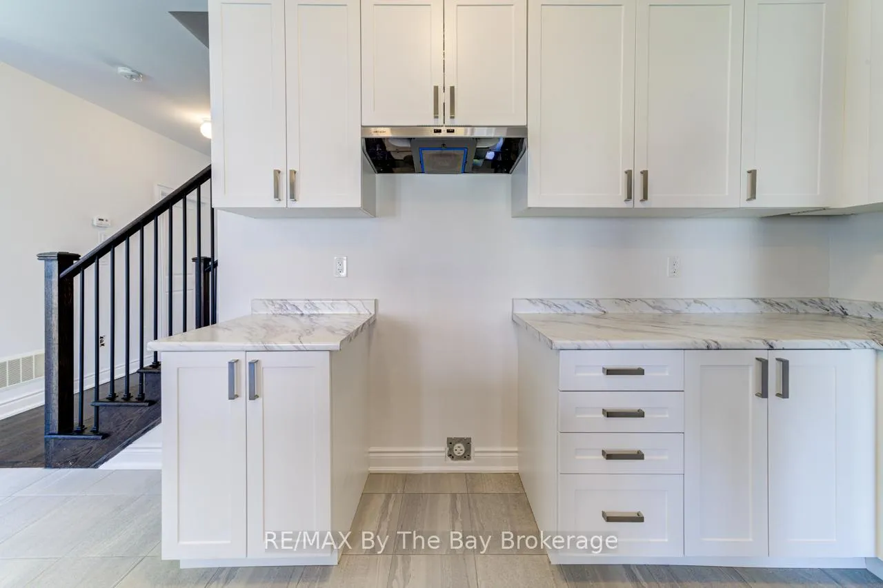 Photo 13 of 21 Lisa Street, Wasaga Beach — HOMEH