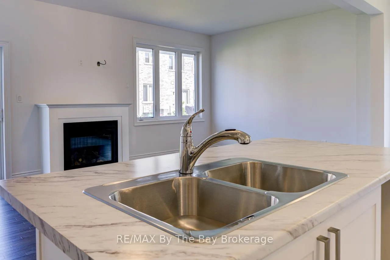 Photo 14 of 21 Lisa Street, Wasaga Beach — HOMEH