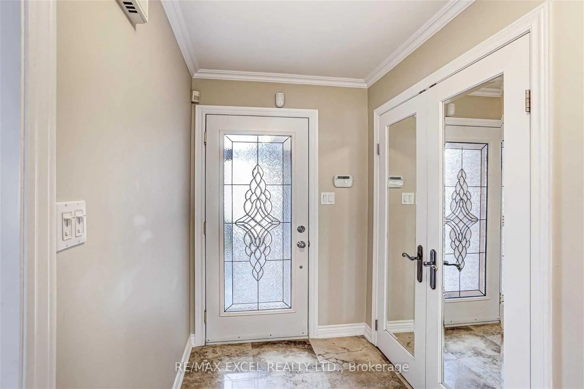 Photo 2 of Unit Upper, 59 Pentland Crescent, Vaughan, Maple — HOMEH