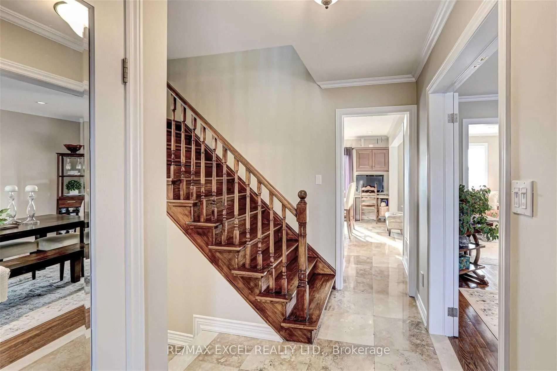 Photo 3 of Unit Upper, 59 Pentland Crescent, Vaughan, Maple — HOMEH