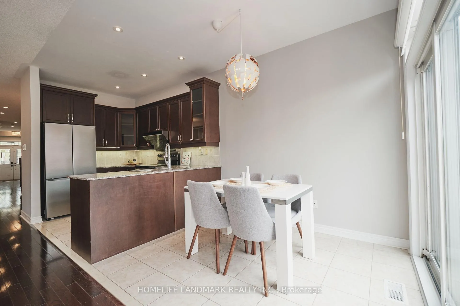 Photo 16 of 50 Carrier Crescent, Vaughan, Patterson — HOMEH