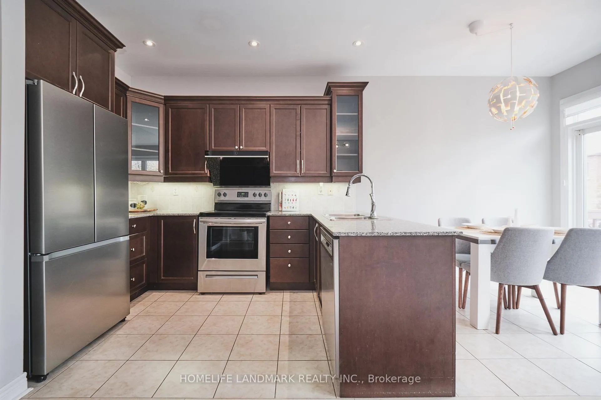 Photo 17 of 50 Carrier Crescent, Vaughan, Patterson — HOMEH