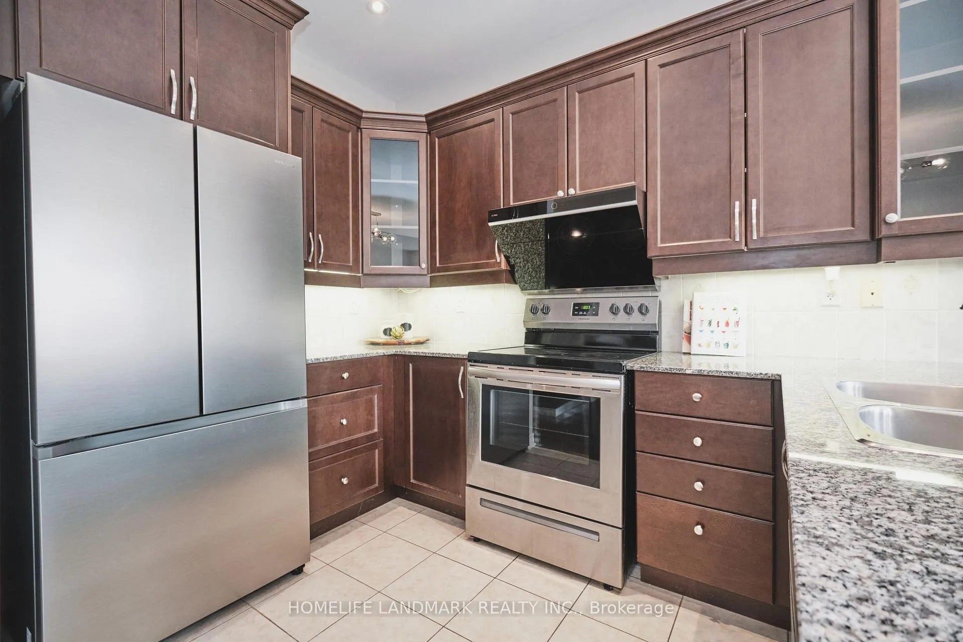Photo 18 of 50 Carrier Crescent, Vaughan, Patterson — HOMEH