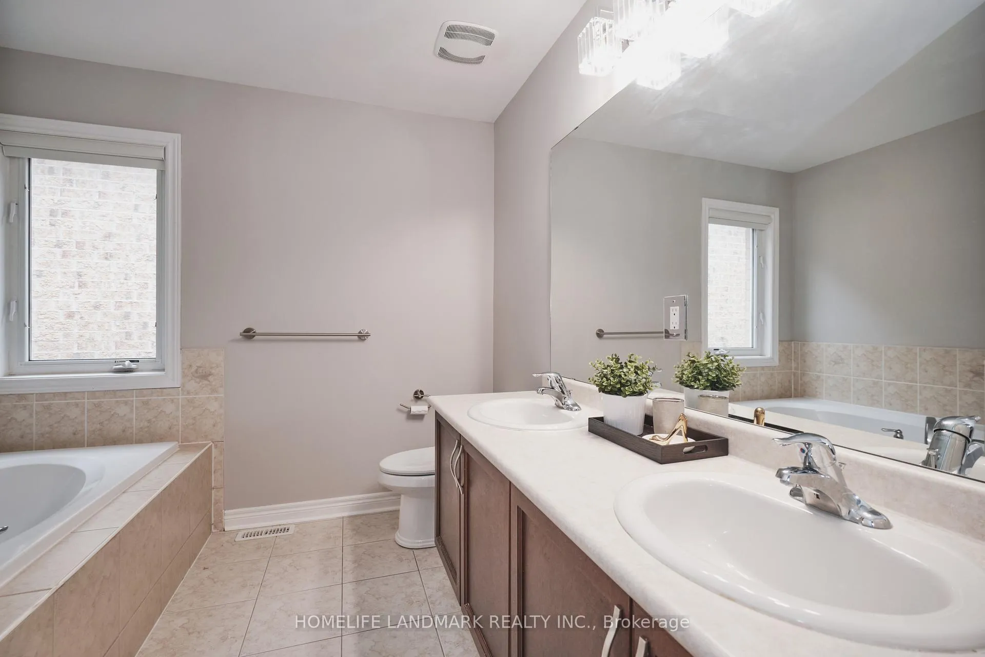 Photo 21 of 50 Carrier Crescent, Vaughan, Patterson — HOMEH