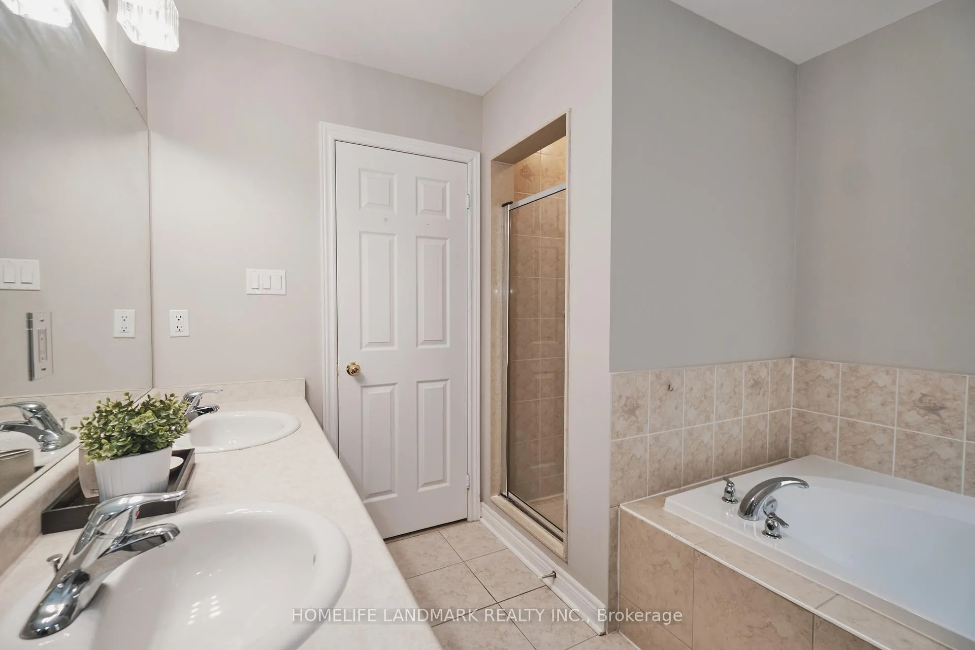 Photo 22 of 50 Carrier Crescent, Vaughan, Patterson — HOMEH