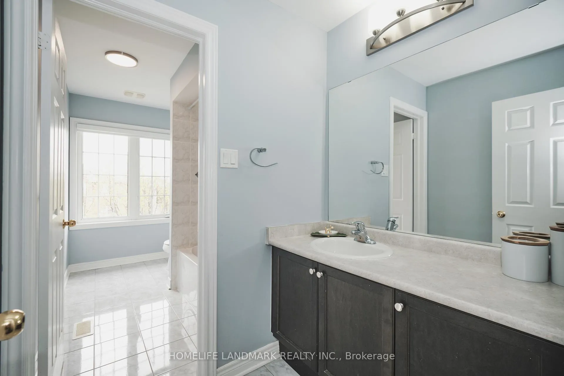 Photo 26 of 50 Carrier Crescent, Vaughan, Patterson — HOMEH