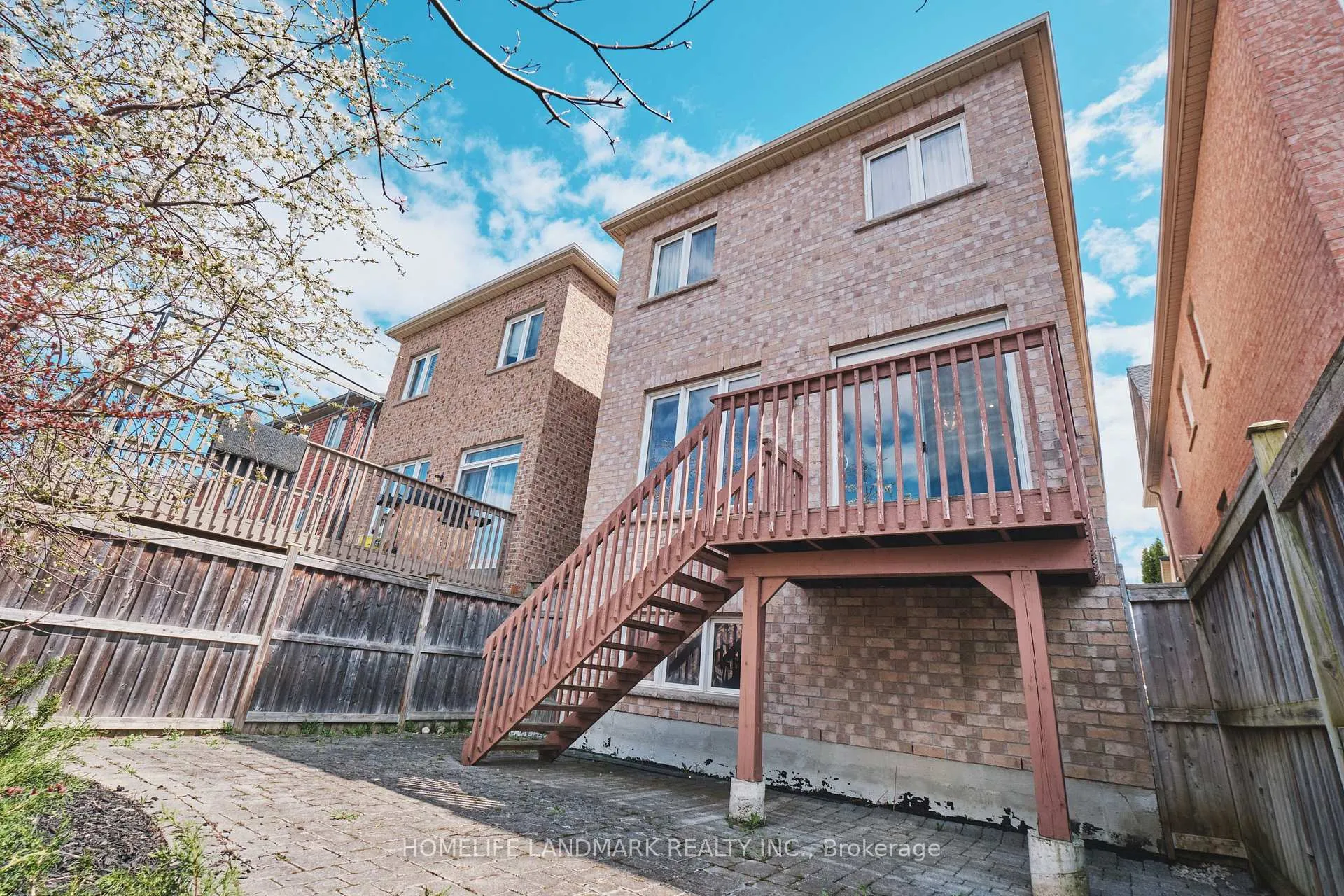 Photo 35 of 50 Carrier Crescent, Vaughan, Patterson — HOMEH