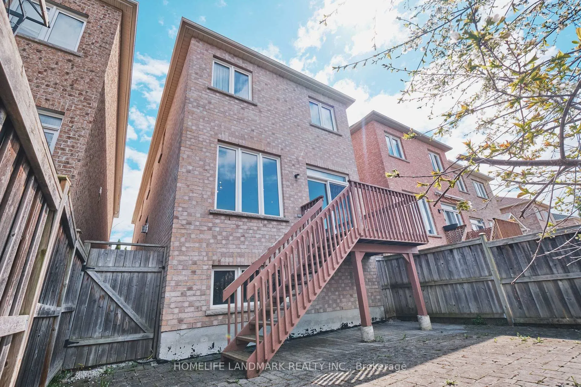 Photo 36 of 50 Carrier Crescent, Vaughan, Patterson — HOMEH
