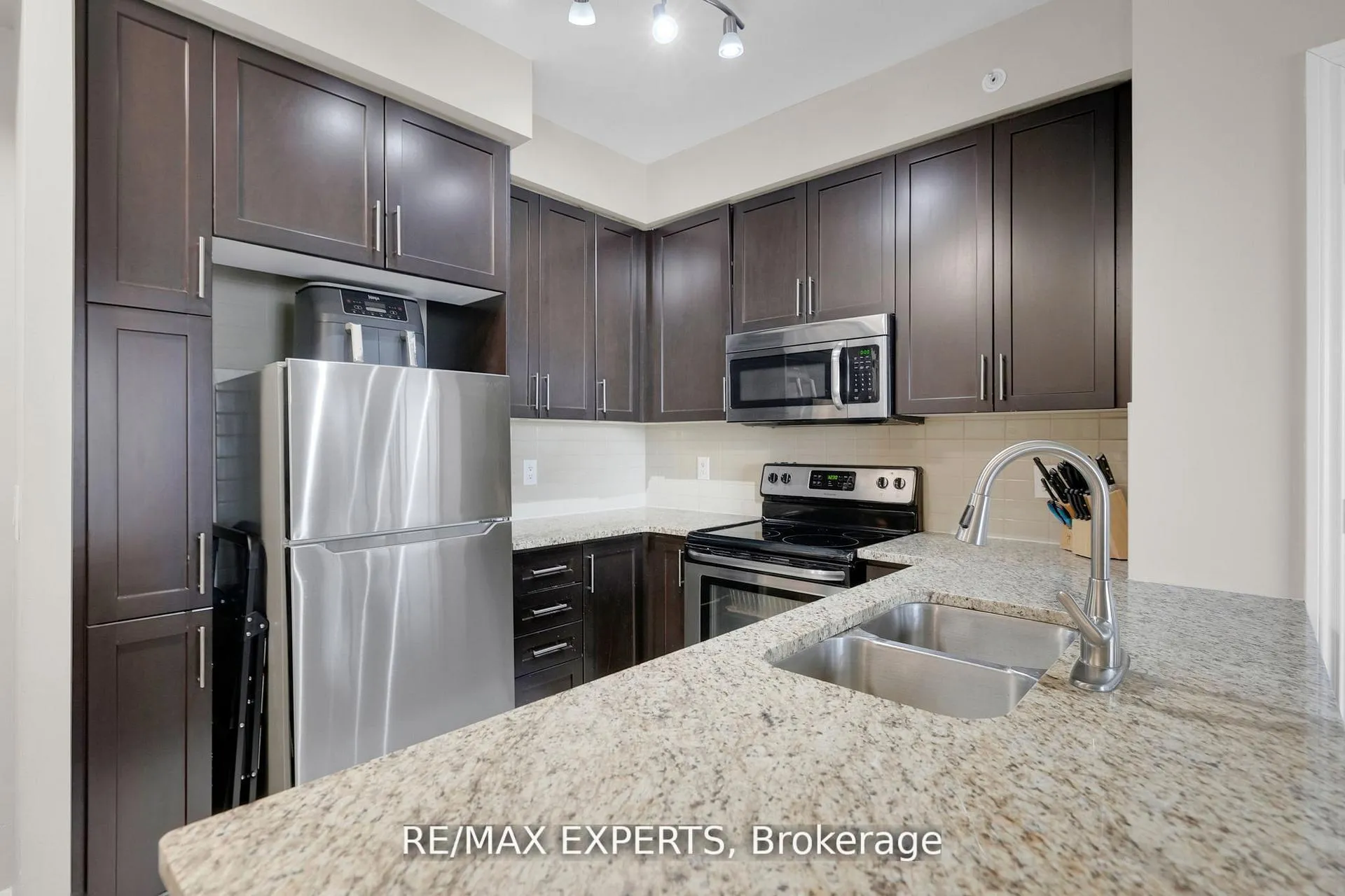 Photo 7 of Unit 701, 9255 Jane Street, Vaughan, Maple — HOMEH