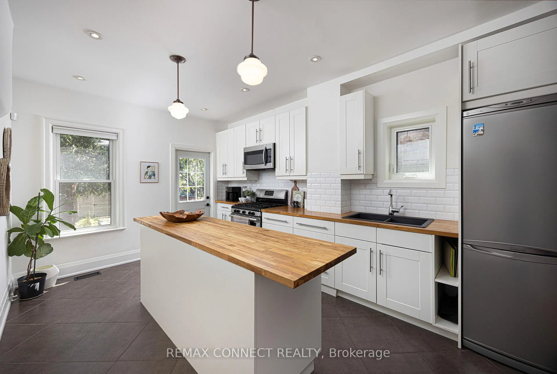Photo 14 of 29 Howard Park Avenue, Toronto, Roncesvalles — HOMEH