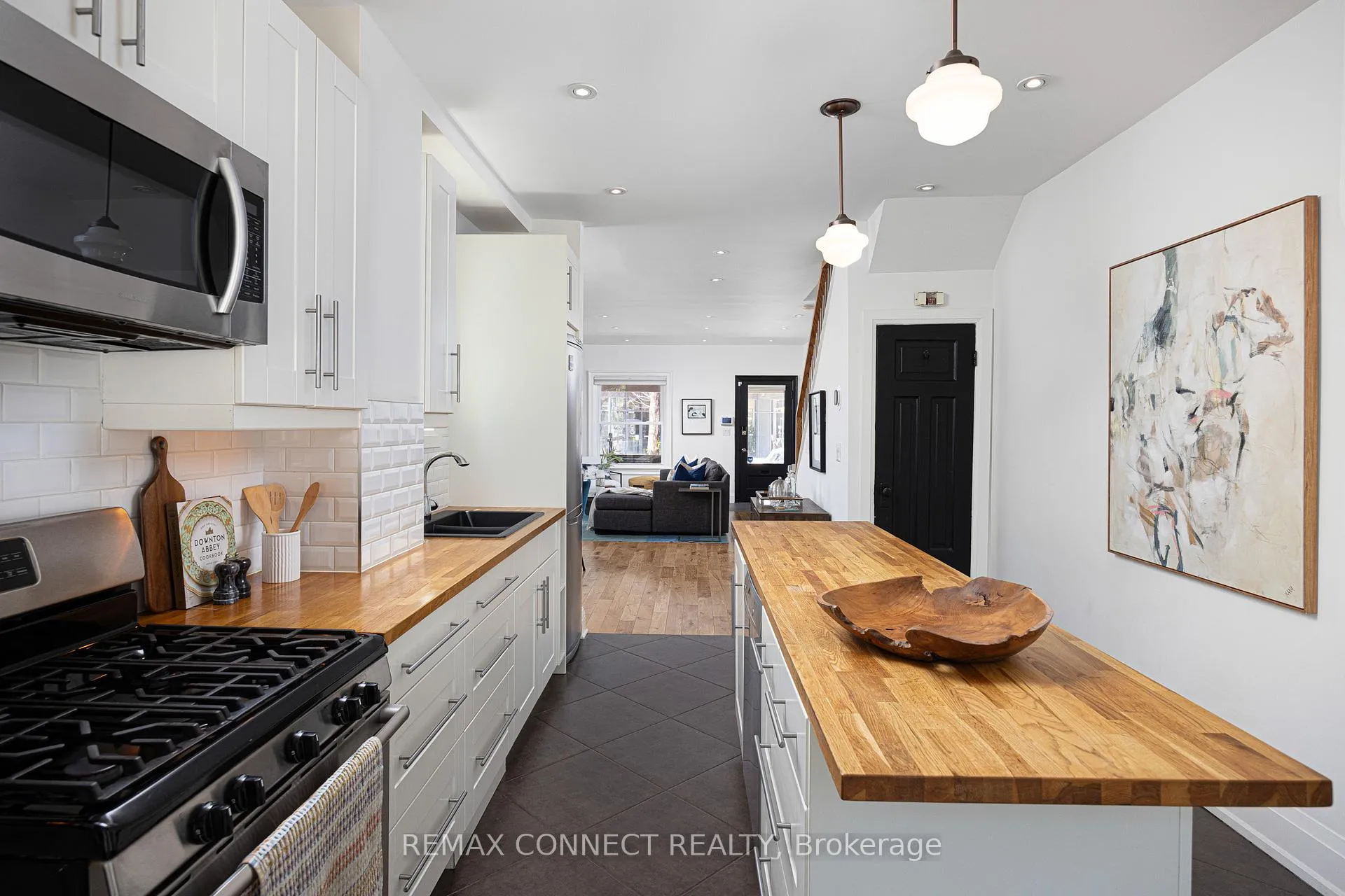 Photo 16 of 29 Howard Park Avenue, Toronto, Roncesvalles — HOMEH