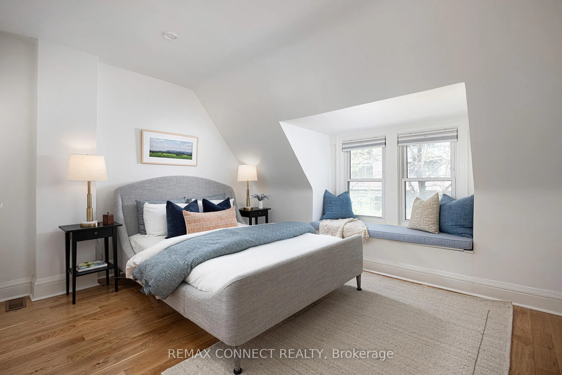 Photo 20 of 29 Howard Park Avenue, Toronto, Roncesvalles — HOMEH