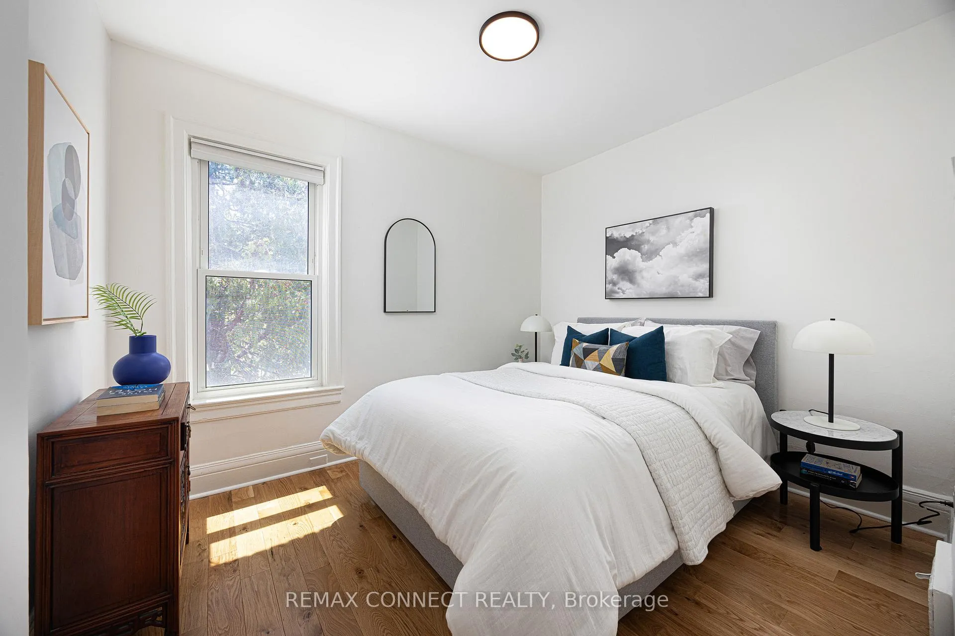 Photo 23 of 29 Howard Park Avenue, Toronto, Roncesvalles — HOMEH