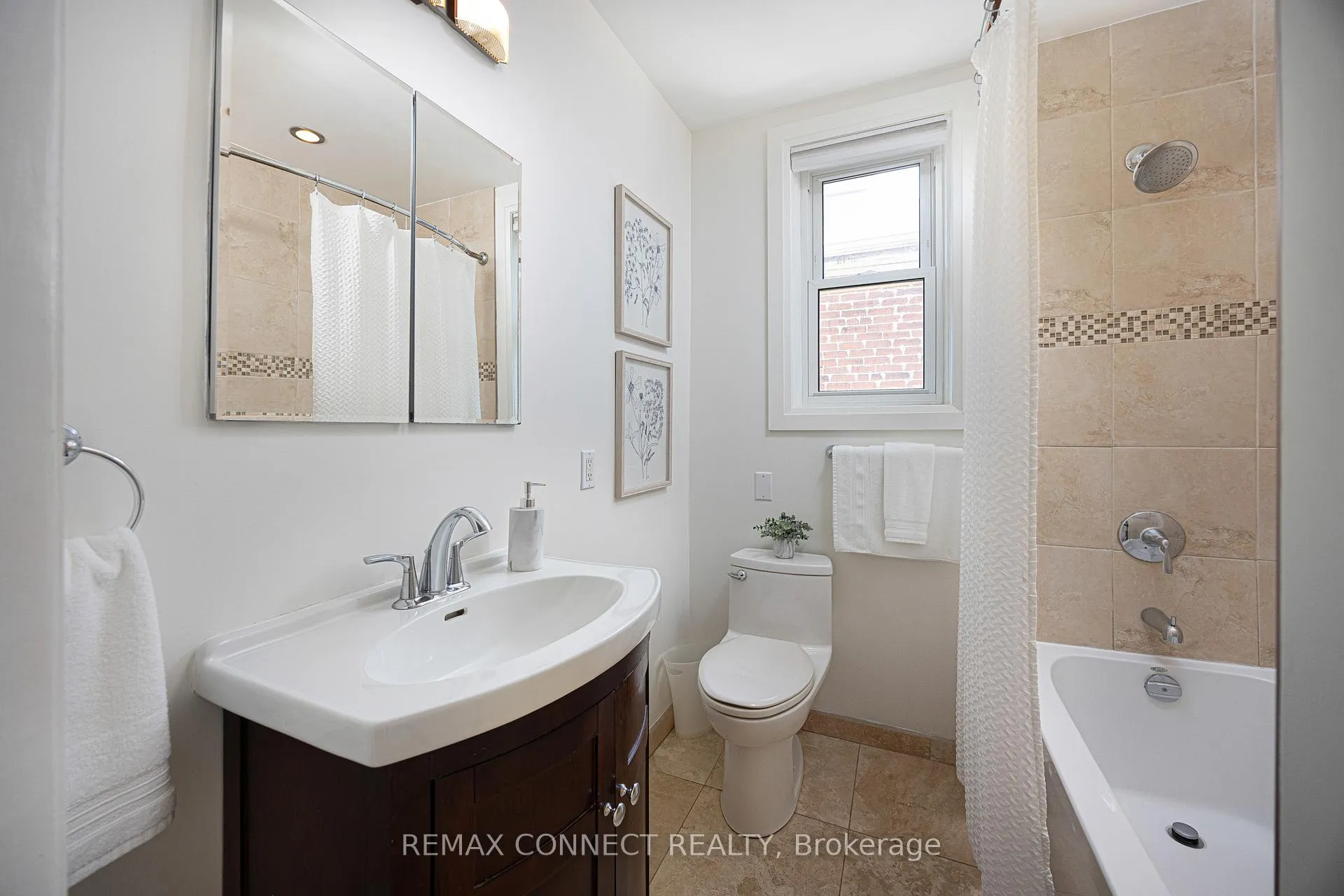 Photo 27 of 29 Howard Park Avenue, Toronto, Roncesvalles — HOMEH