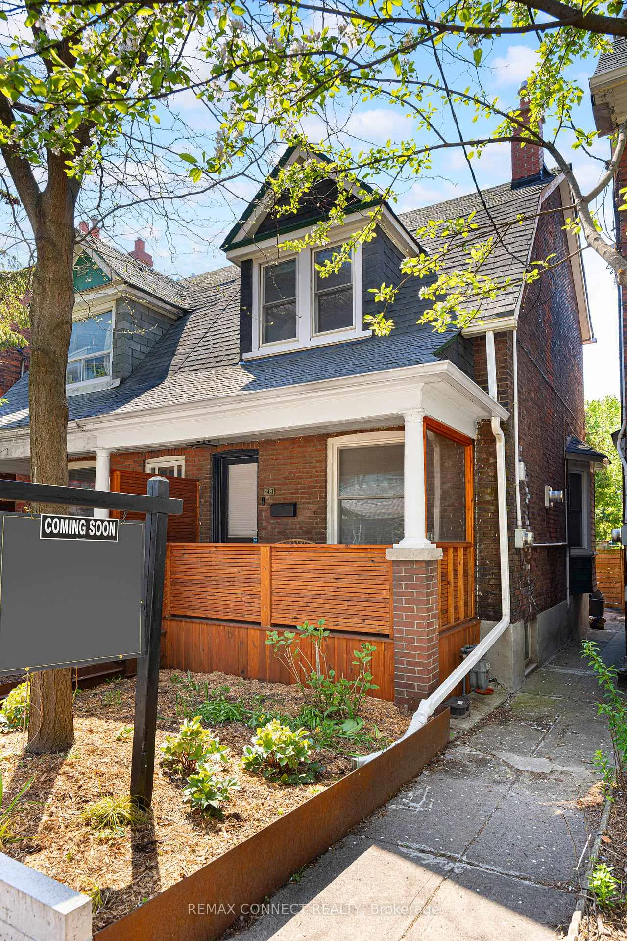 Photo 29 of 29 Howard Park Avenue, Toronto, Roncesvalles — HOMEH