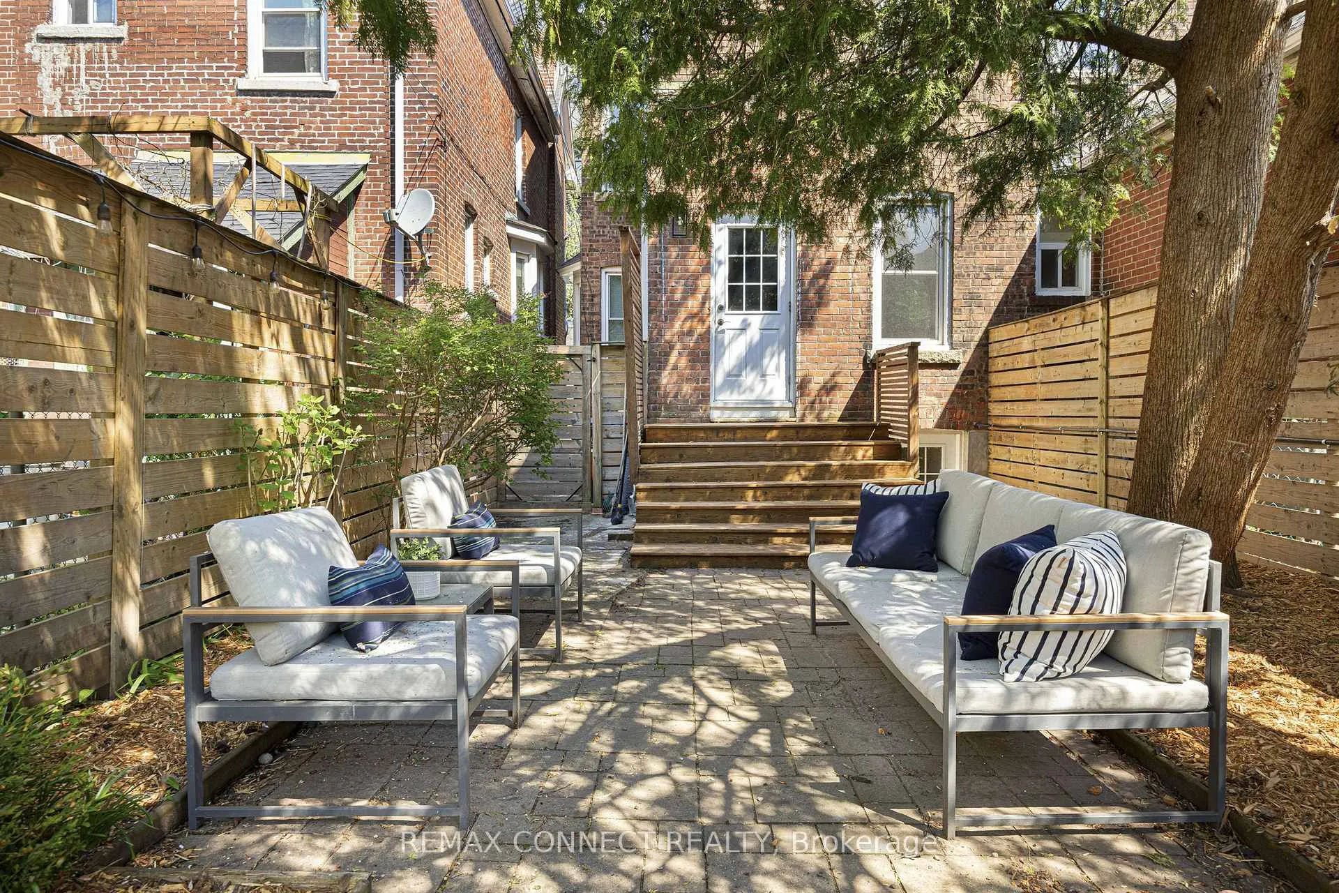 Photo 31 of 29 Howard Park Avenue, Toronto, Roncesvalles — HOMEH