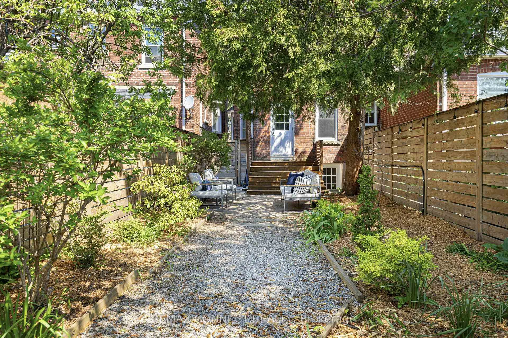 Photo 32 of 29 Howard Park Avenue, Toronto, Roncesvalles — HOMEH