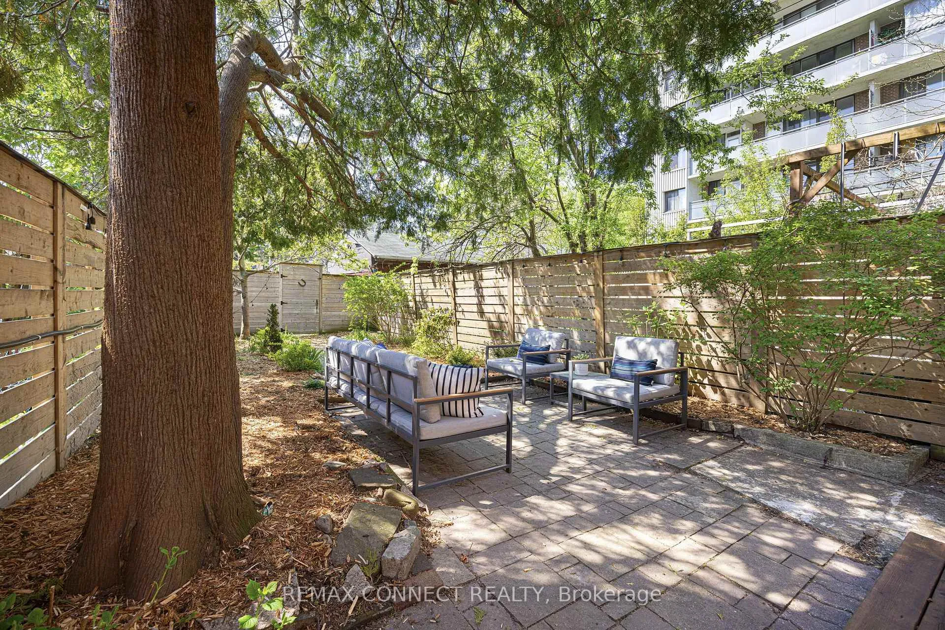 Photo 33 of 29 Howard Park Avenue, Toronto, Roncesvalles — HOMEH