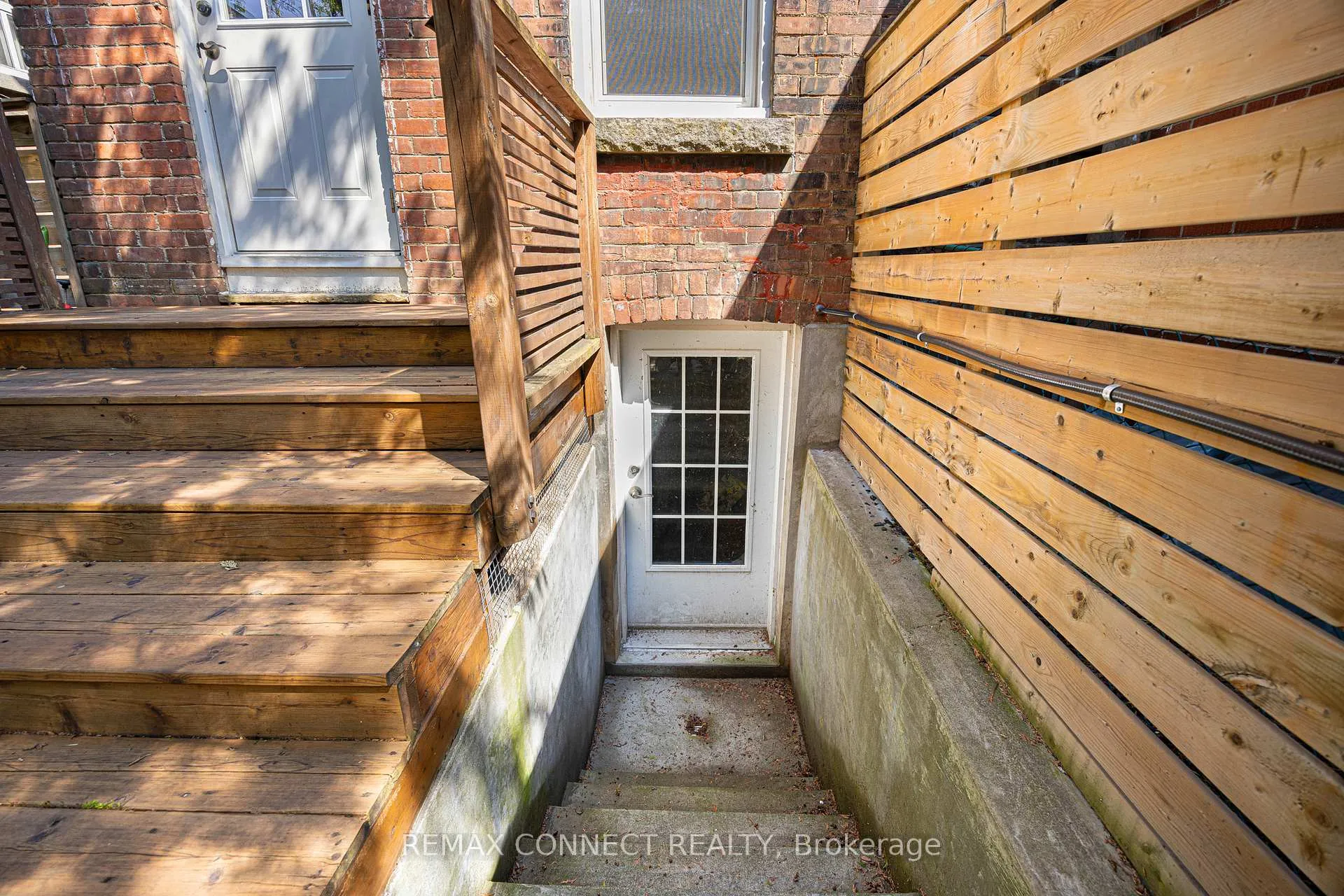 Photo 34 of 29 Howard Park Avenue, Toronto, Roncesvalles — HOMEH