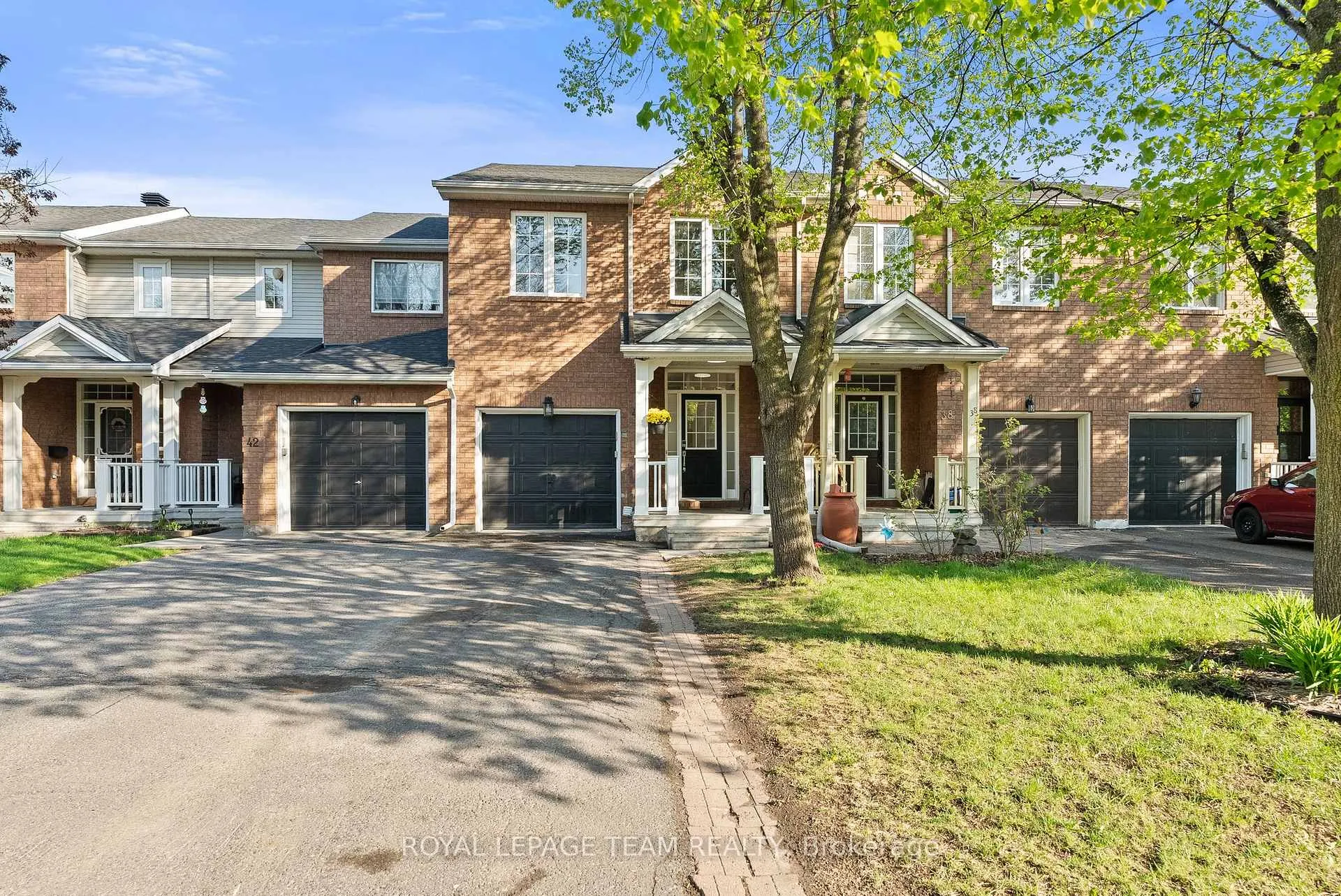 Photo 1 of 40 Milner Downs Crescent, Ottawa, Kanata - Emerald Meadows/Trailwest — HOMEH