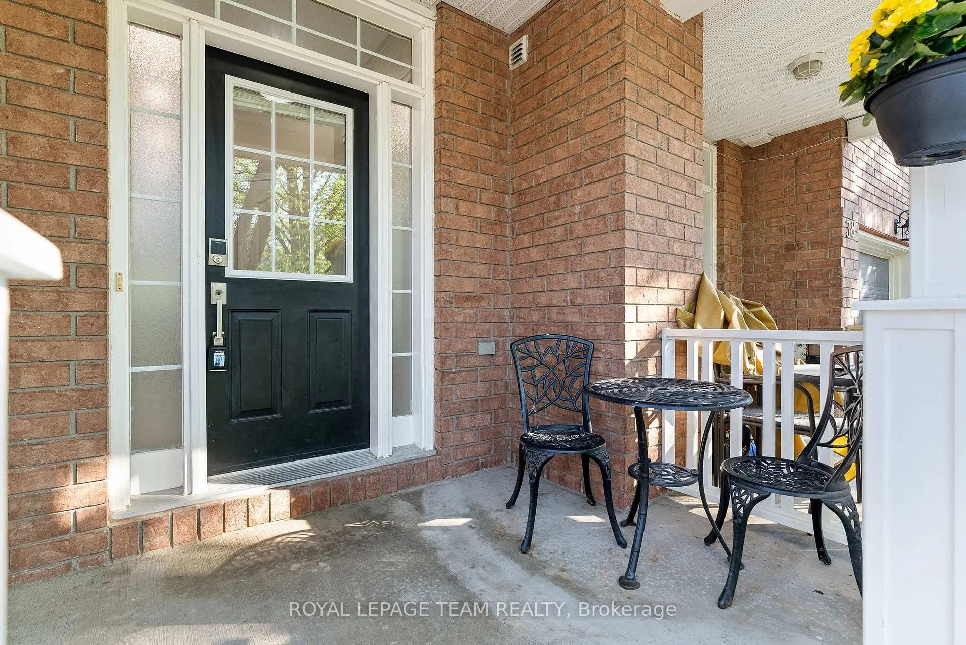 Photo 2 of 40 Milner Downs Crescent, Ottawa, Kanata - Emerald Meadows/Trailwest — HOMEH