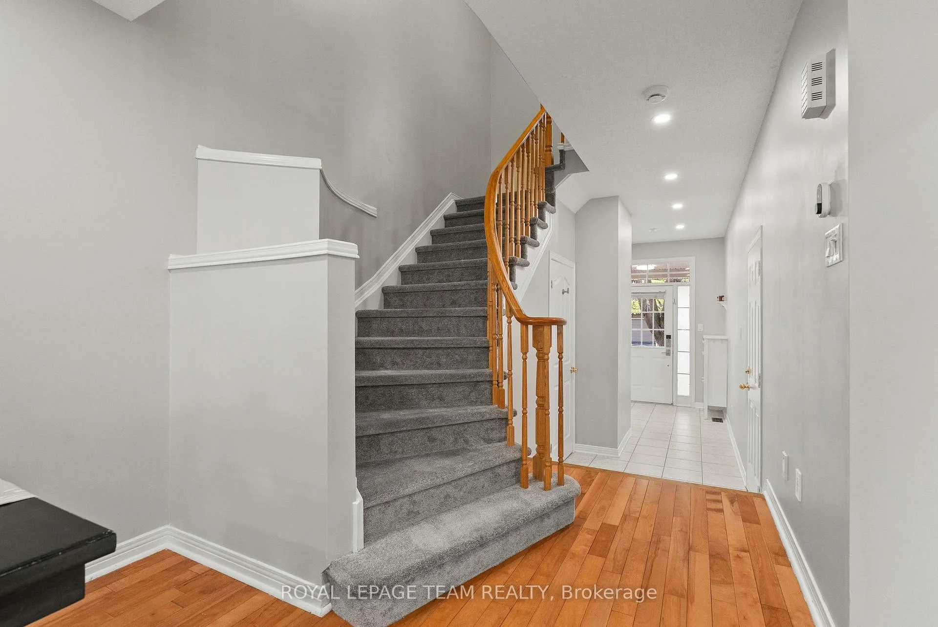 Photo 6 of 40 Milner Downs Crescent, Ottawa, Kanata - Emerald Meadows/Trailwest — HOMEH