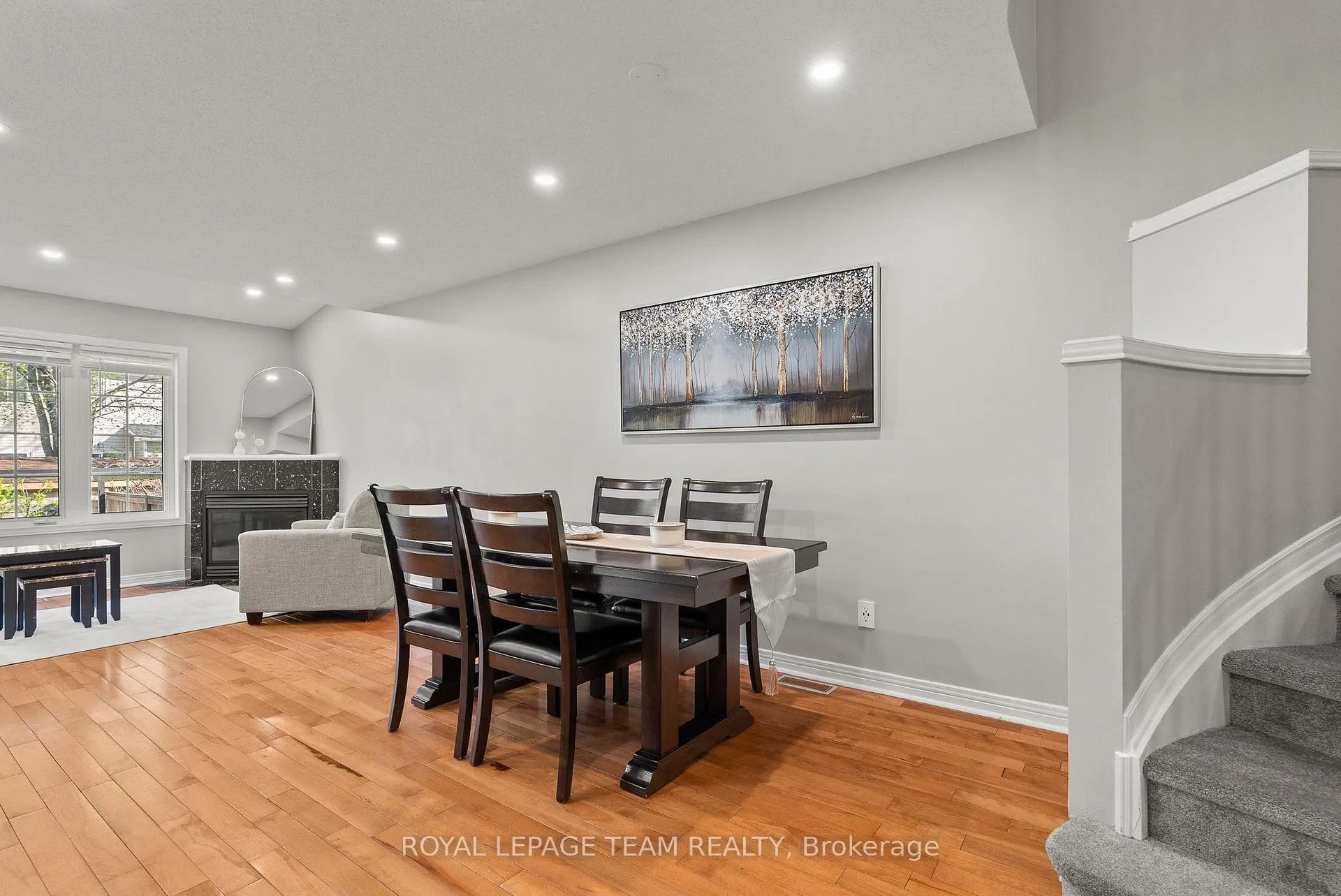Photo 7 of 40 Milner Downs Crescent, Ottawa, Kanata - Emerald Meadows/Trailwest — HOMEH