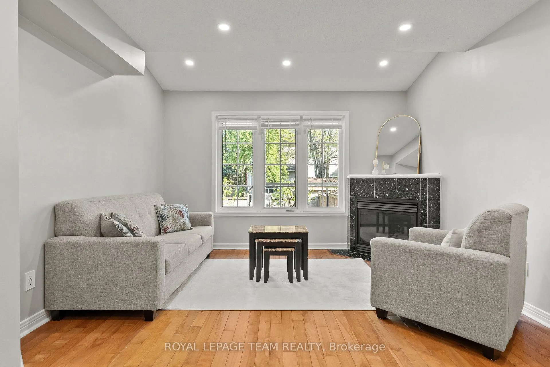 Photo 9 of 40 Milner Downs Crescent, Ottawa, Kanata - Emerald Meadows/Trailwest — HOMEH