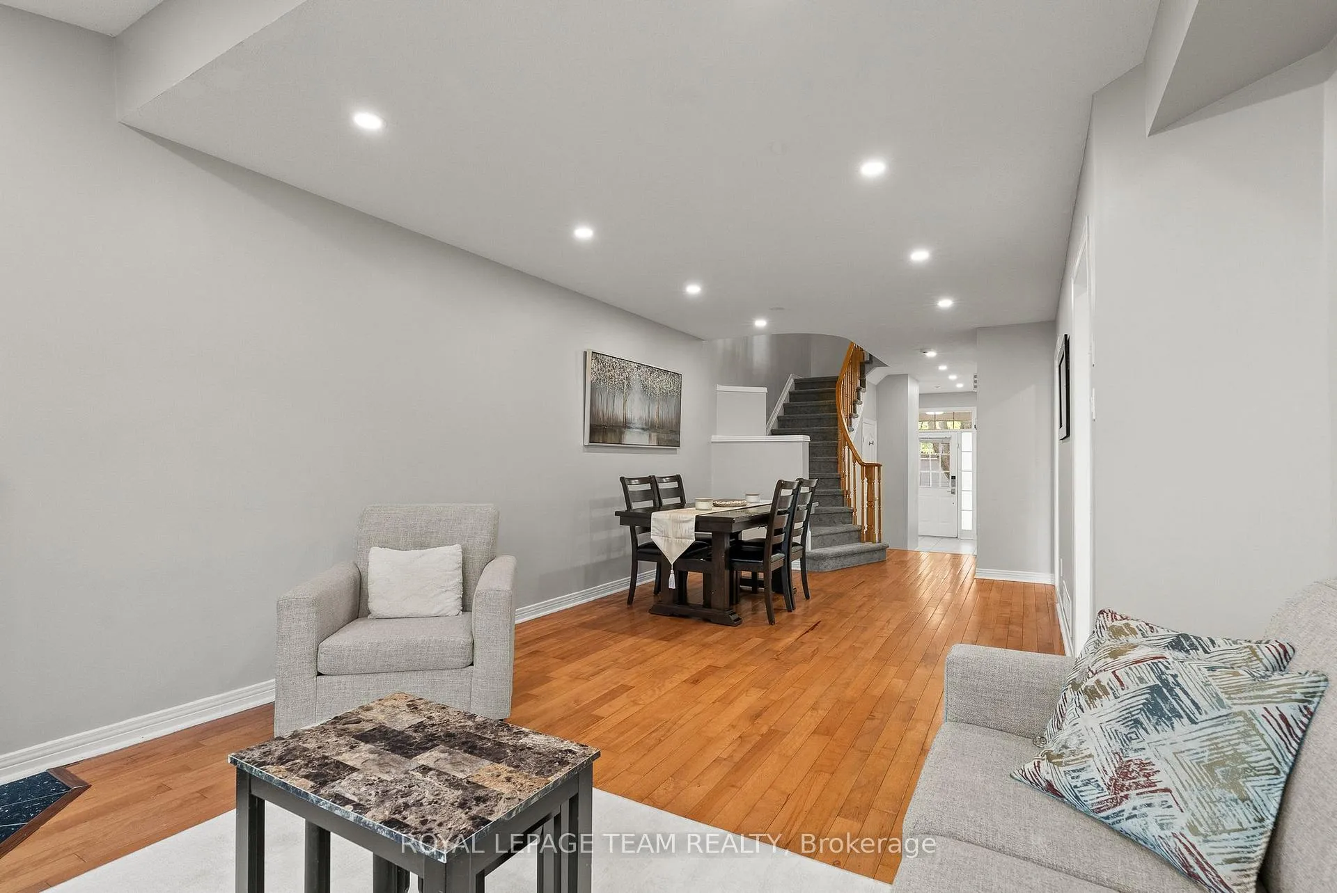 Photo 12 of 40 Milner Downs Crescent, Ottawa, Kanata - Emerald Meadows/Trailwest — HOMEH