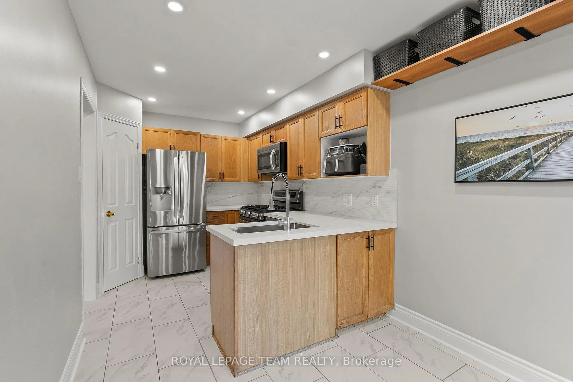 Photo 15 of 40 Milner Downs Crescent, Ottawa, Kanata - Emerald Meadows/Trailwest — HOMEH