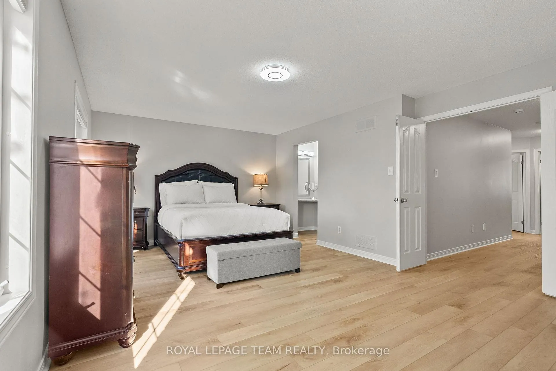 Photo 21 of 40 Milner Downs Crescent, Ottawa, Kanata - Emerald Meadows/Trailwest — HOMEH