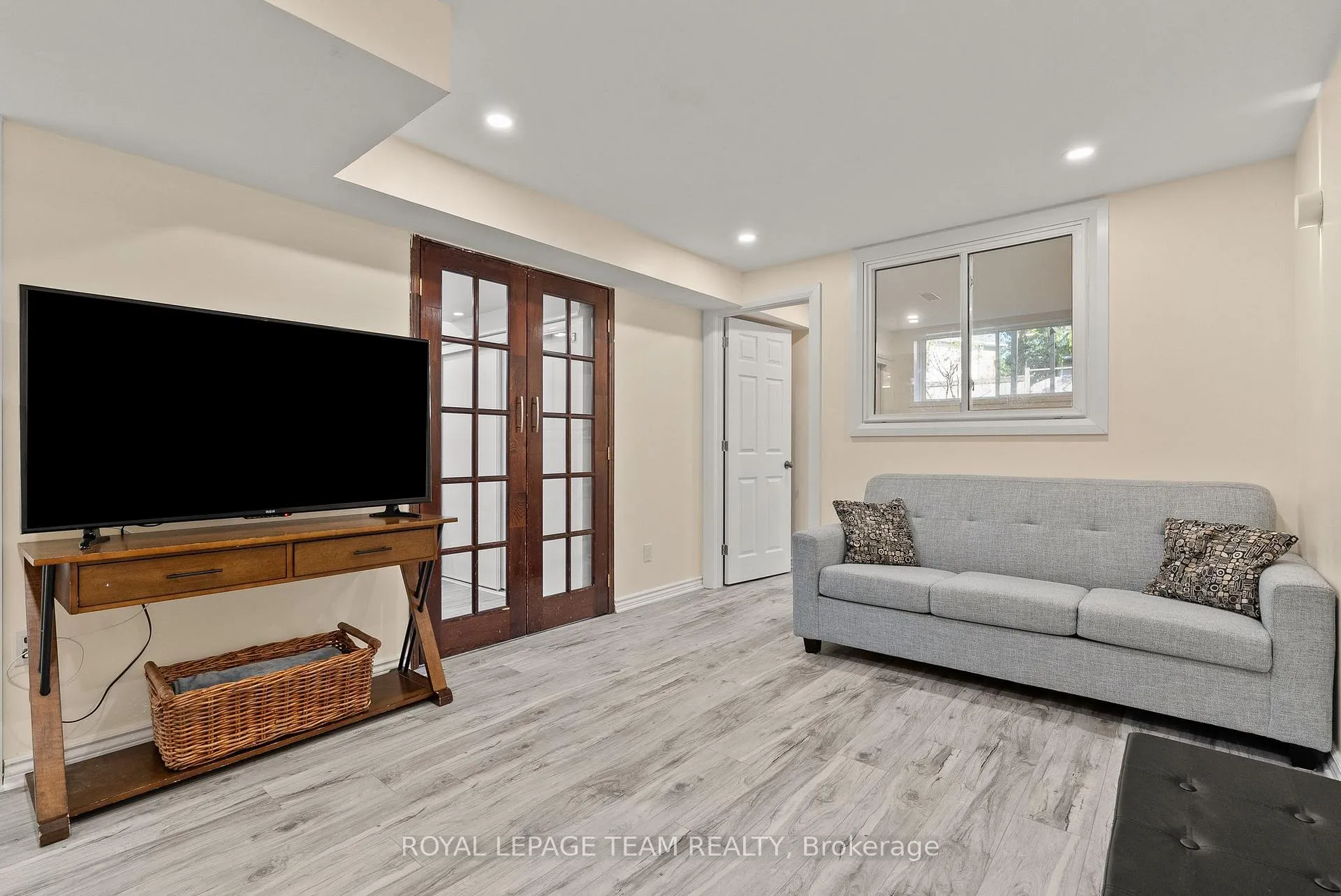 Photo 33 of 40 Milner Downs Crescent, Ottawa, Kanata - Emerald Meadows/Trailwest — HOMEH