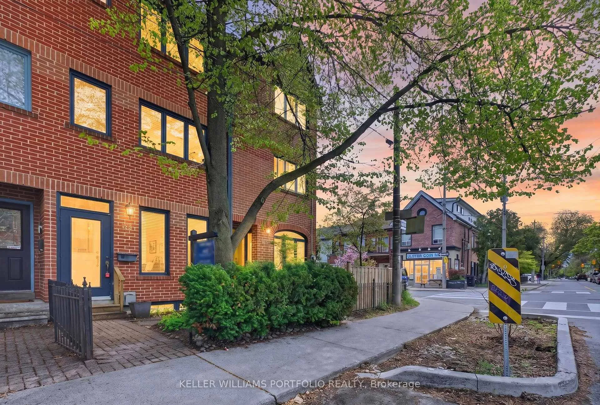 Photo 2 of 81B Ulster Street, Toronto, University — HOMEH