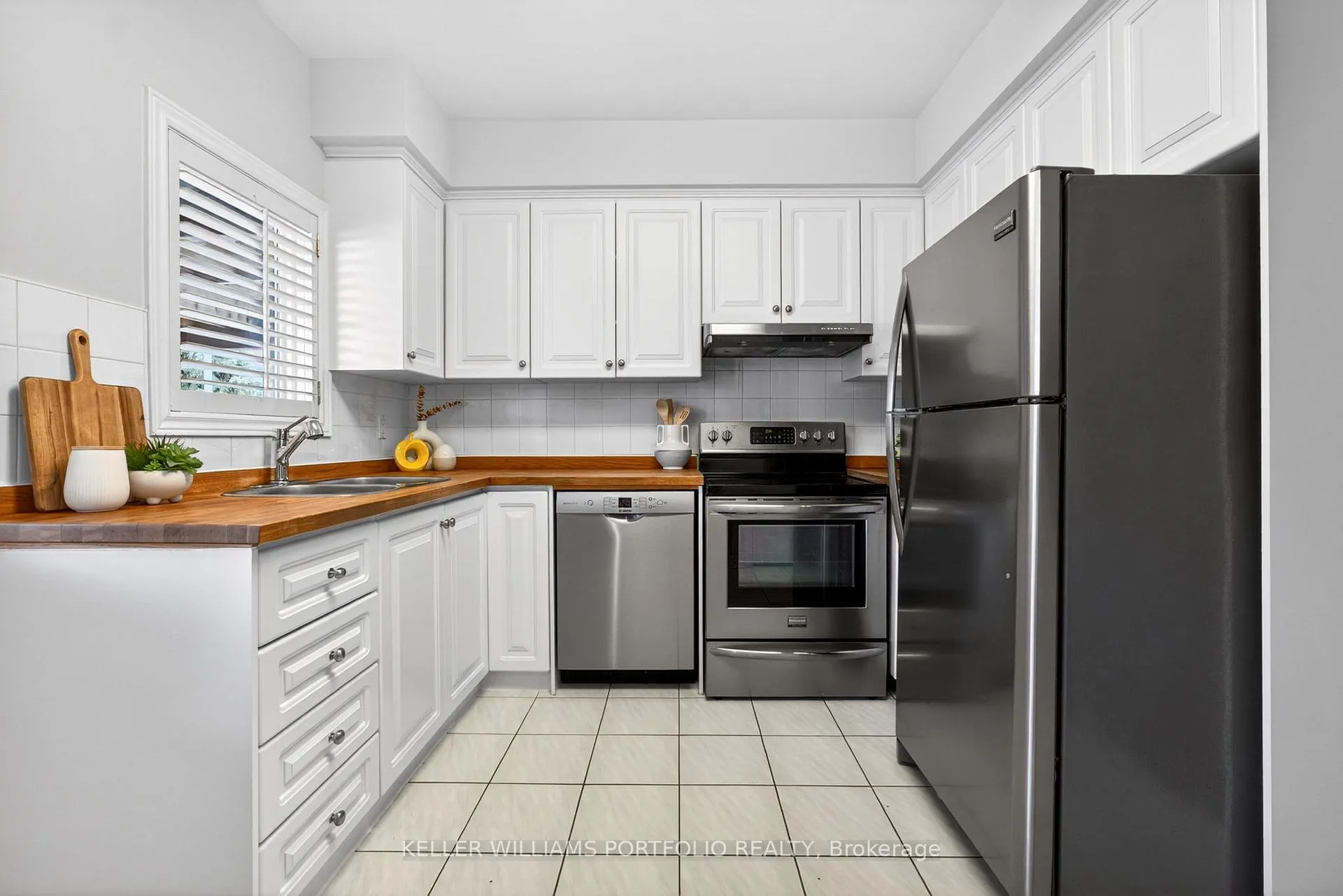 Photo 11 of 81B Ulster Street, Toronto, University — HOMEH