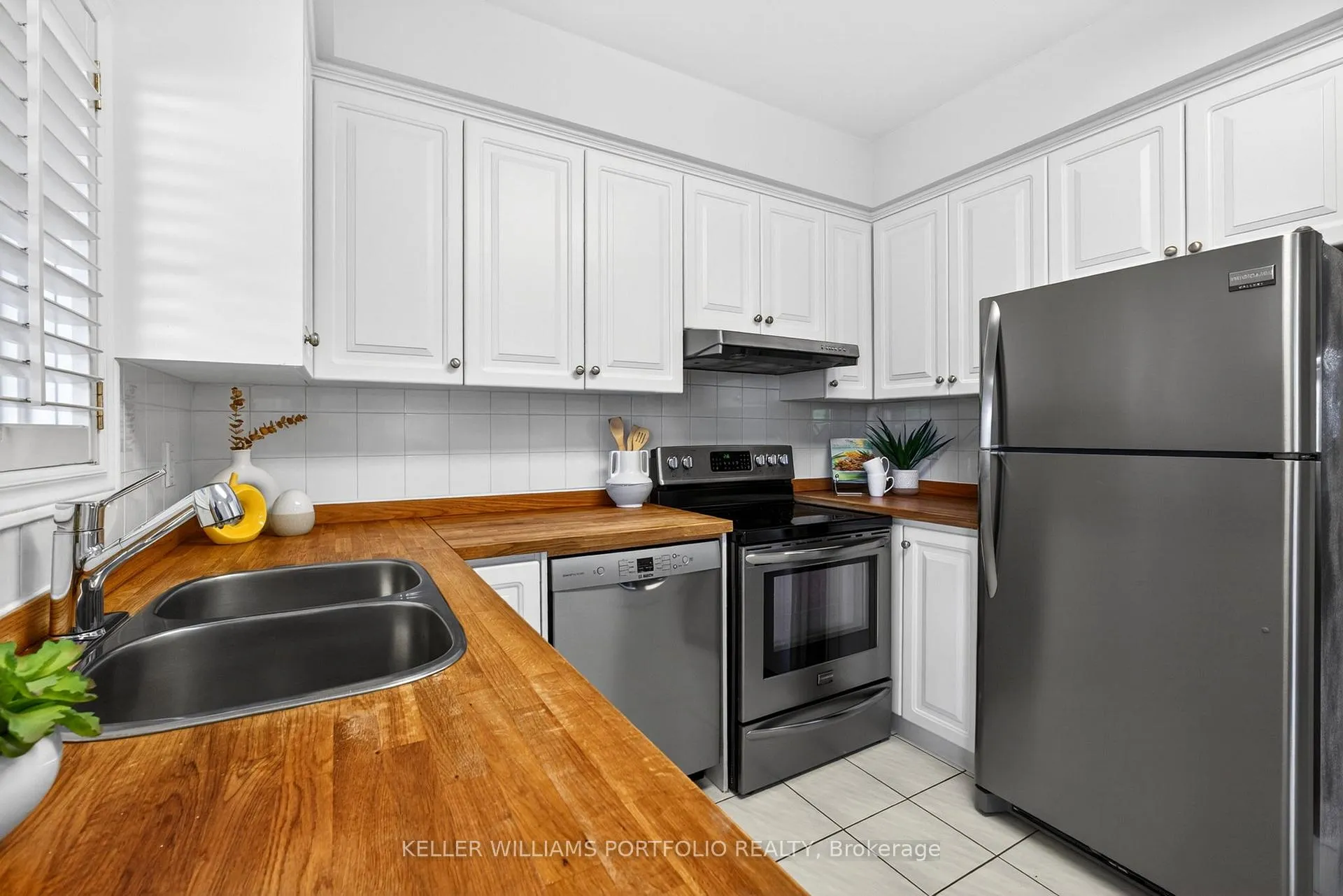 Photo 12 of 81B Ulster Street, Toronto, University — HOMEH