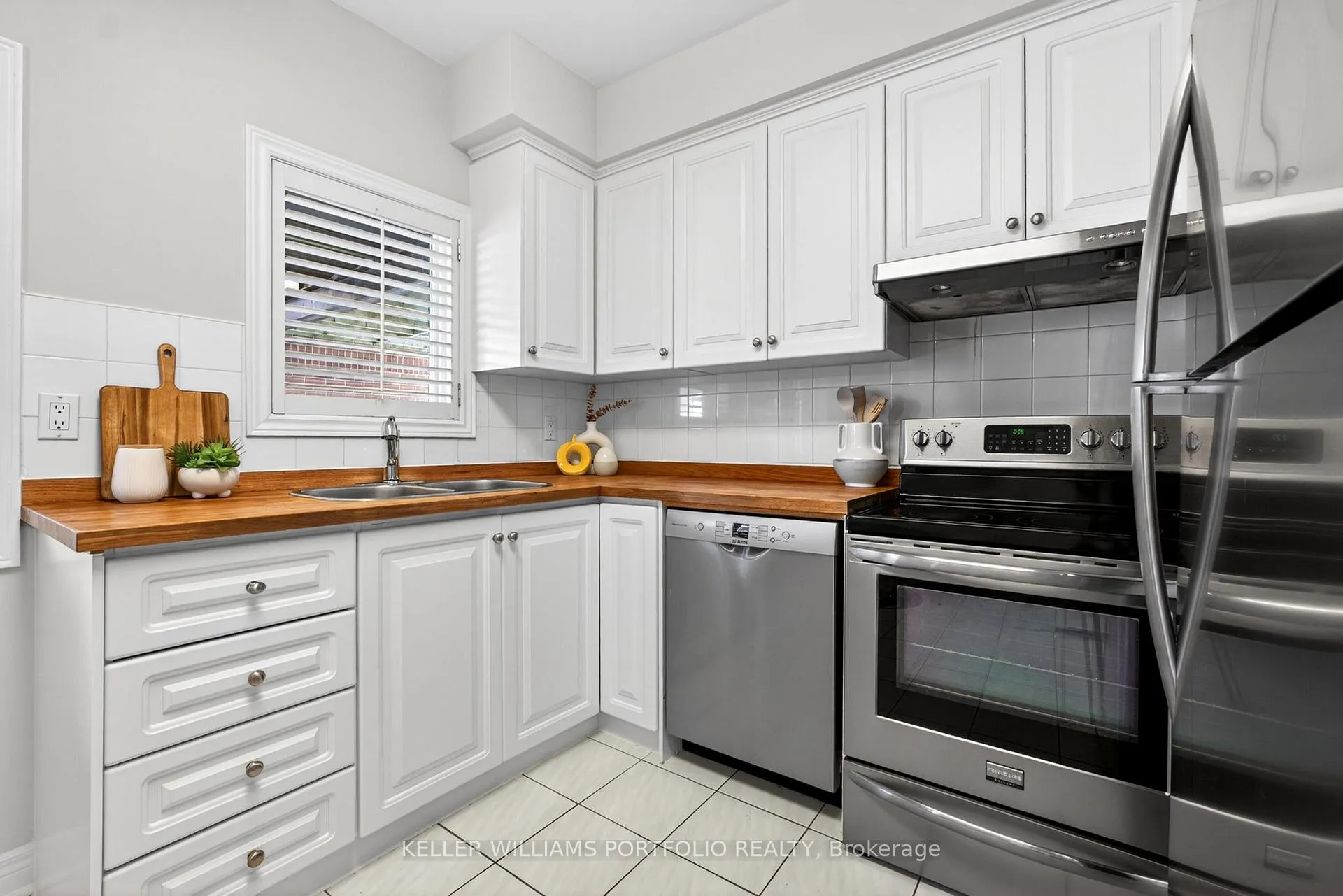Photo 13 of 81B Ulster Street, Toronto, University — HOMEH