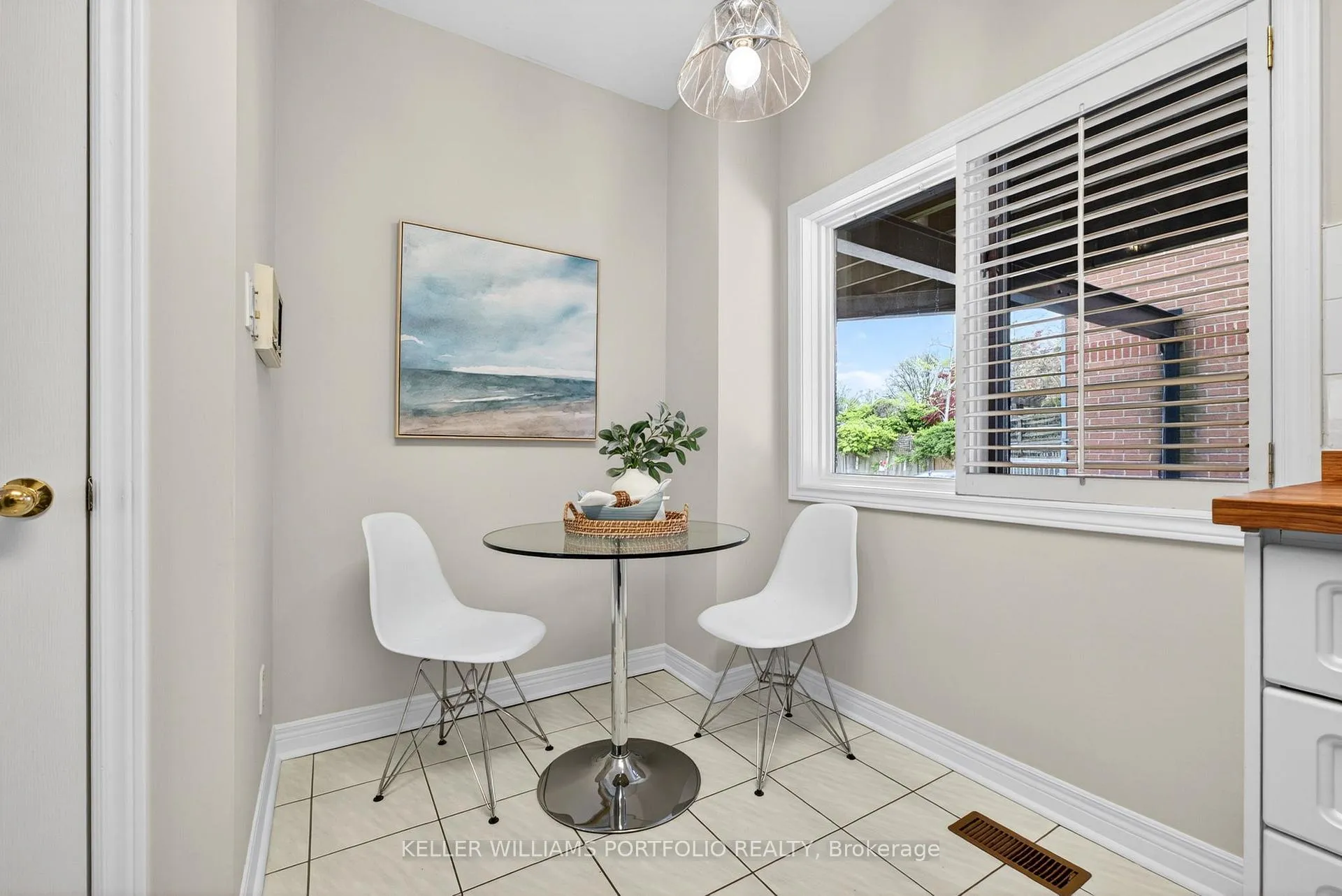 Photo 16 of 81B Ulster Street, Toronto, University — HOMEH