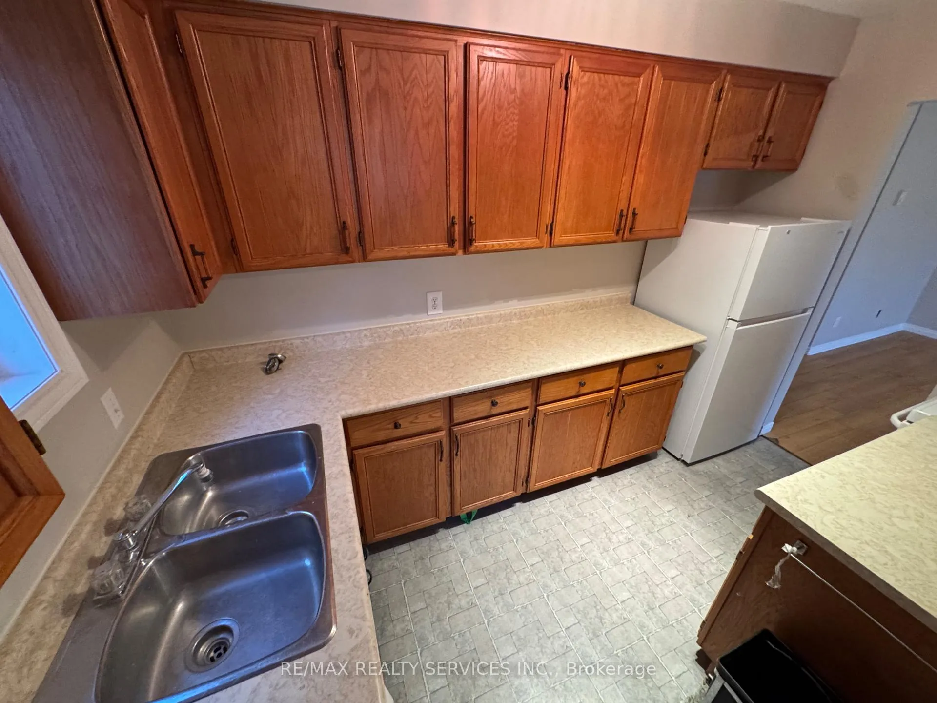 Photo 4 of 213 Sarah Court, Shelburne — HOMEH