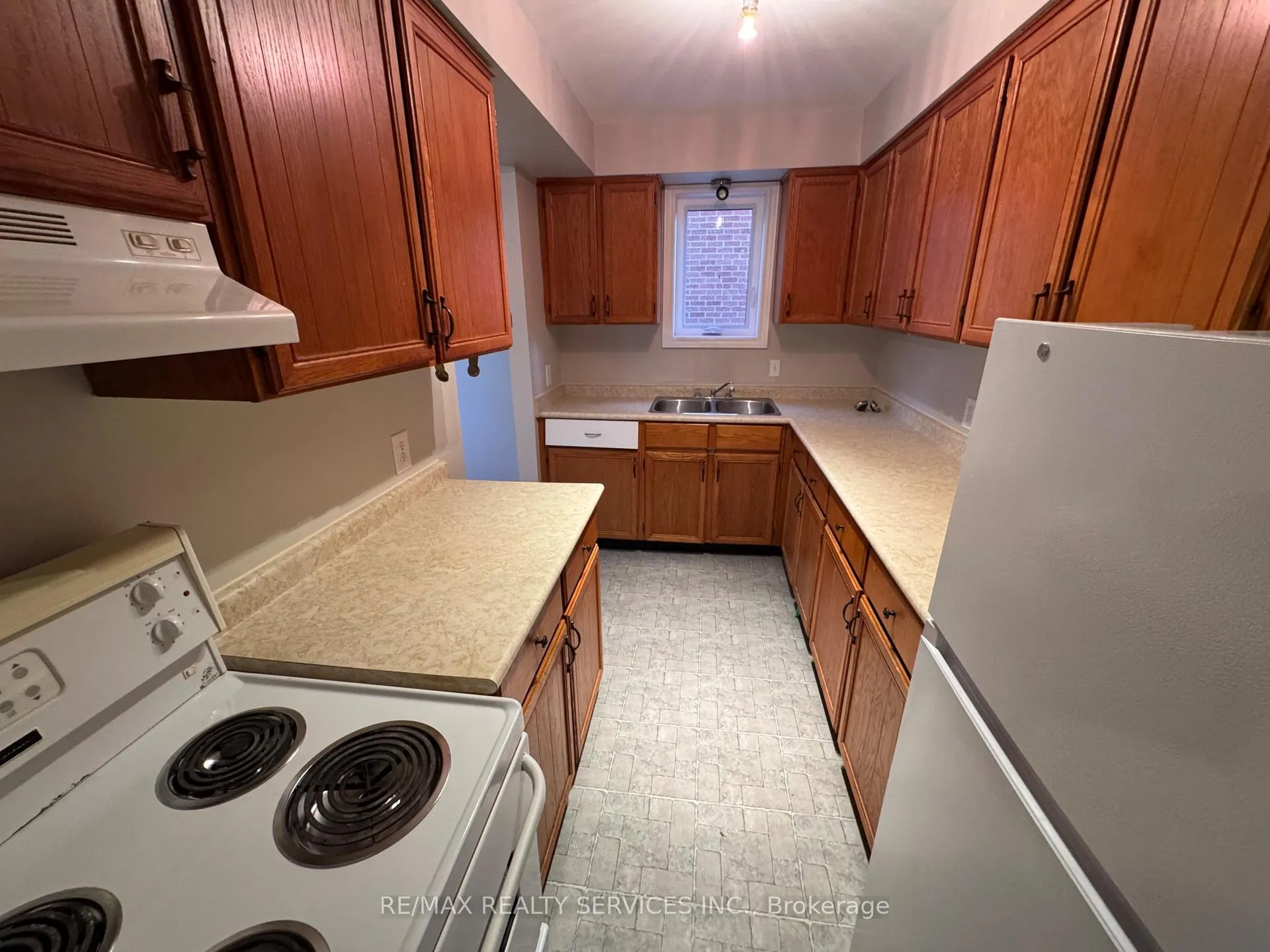 Photo 5 of 213 Sarah Court, Shelburne — HOMEH