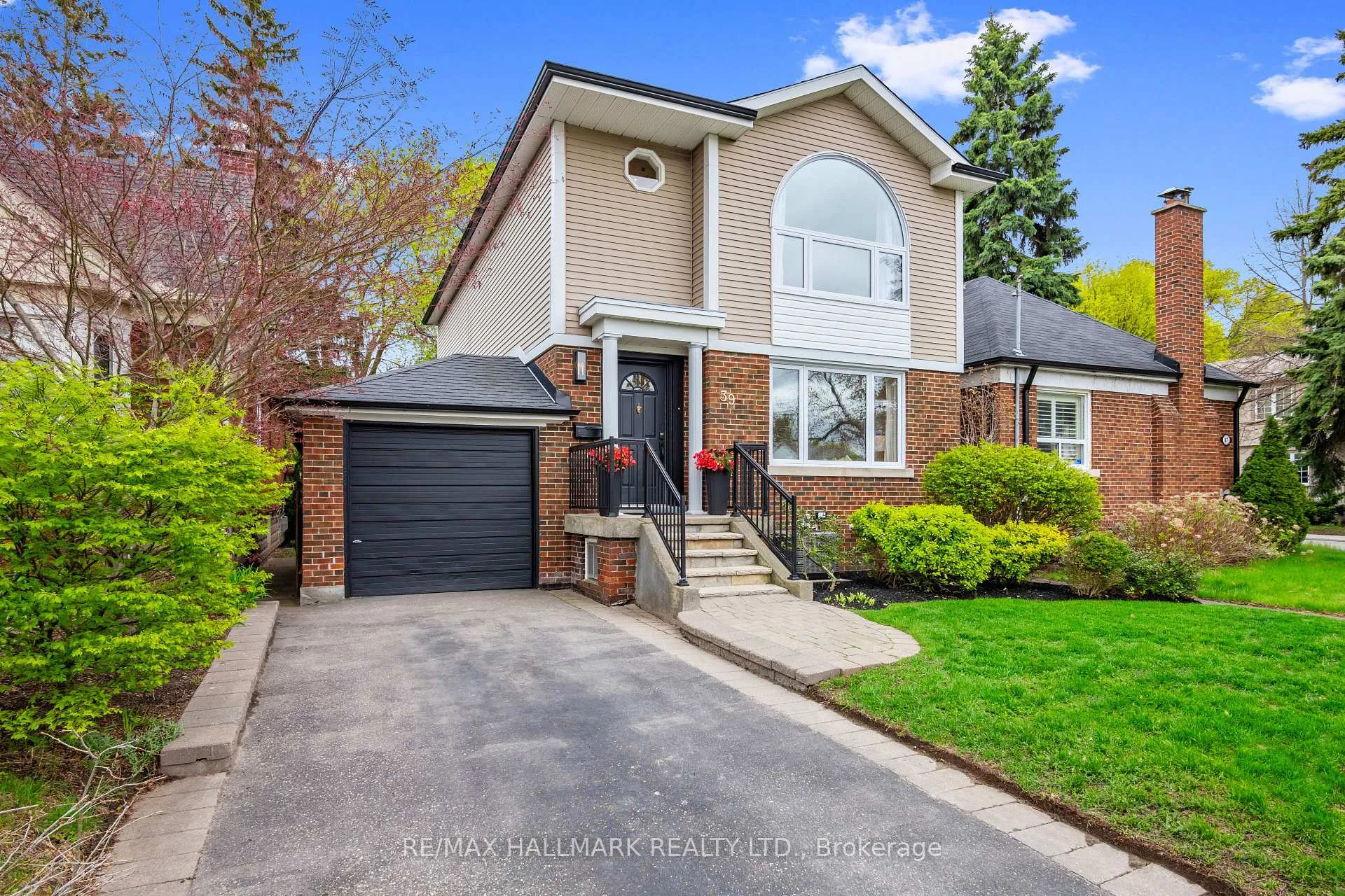 Photo 2 of 39 Briar Dale Boulevard, Scarborough, Birchcliffe-Cliffside — HOMEH