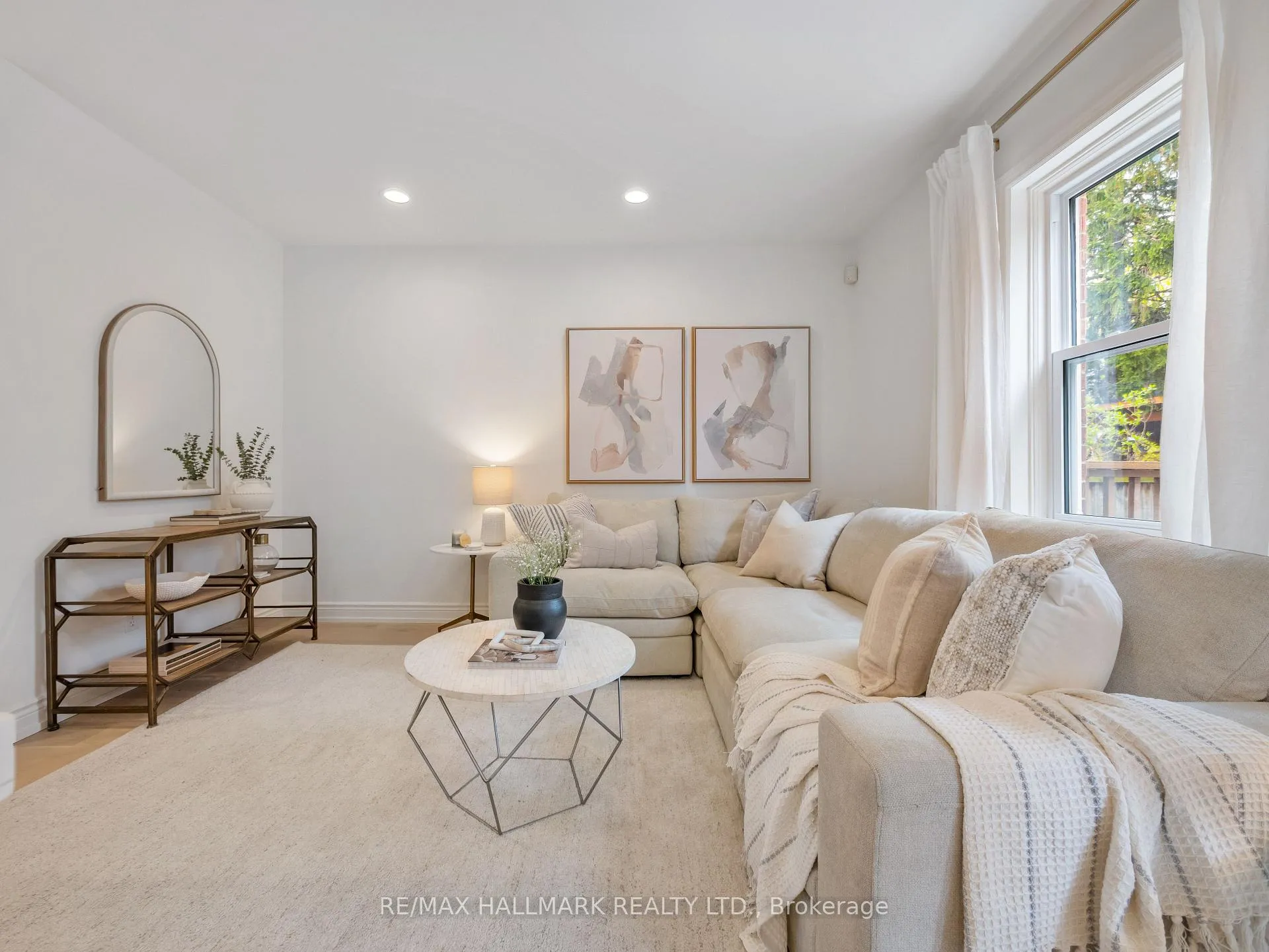 Photo 13 of 39 Briar Dale Boulevard, Scarborough, Birchcliffe-Cliffside — HOMEH