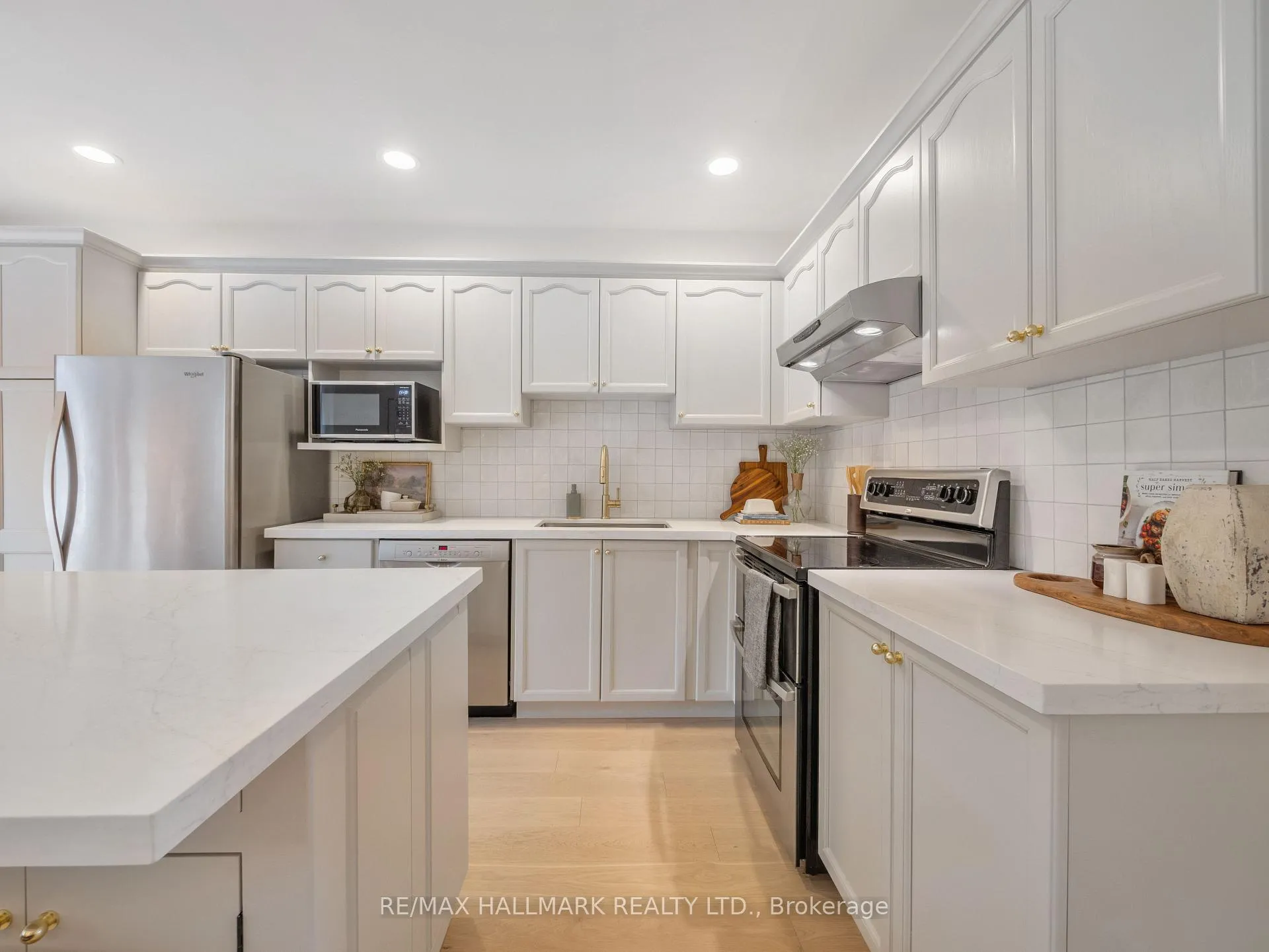Photo 17 of 39 Briar Dale Boulevard, Scarborough, Birchcliffe-Cliffside — HOMEH