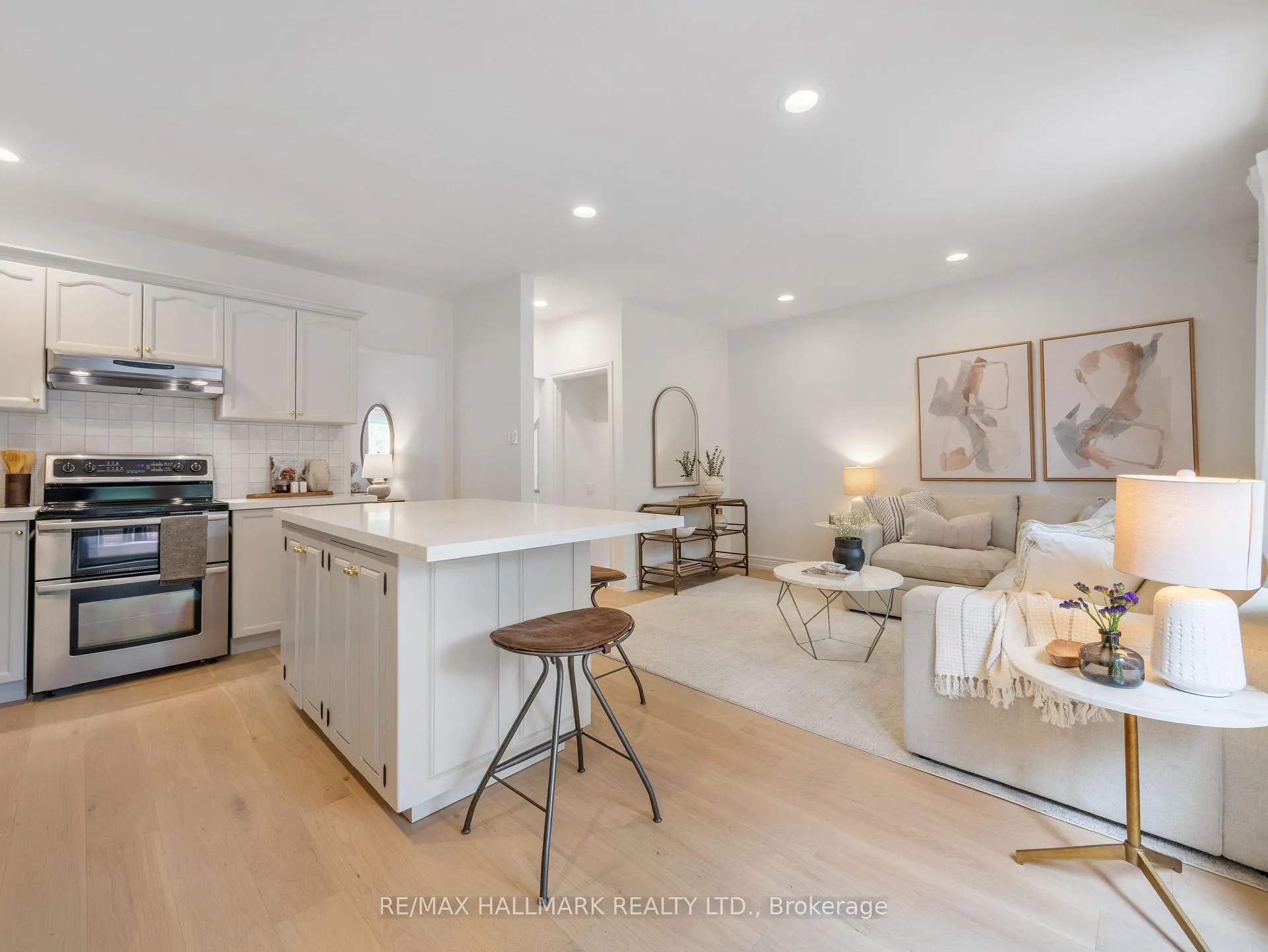 Photo 18 of 39 Briar Dale Boulevard, Scarborough, Birchcliffe-Cliffside — HOMEH