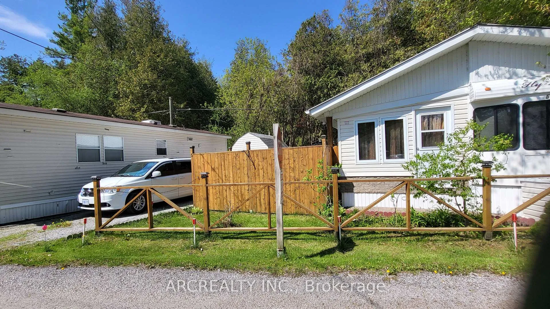 Photo 2 of 5 Horseshoe Circuit, Georgina, Pefferlaw — HOMEH