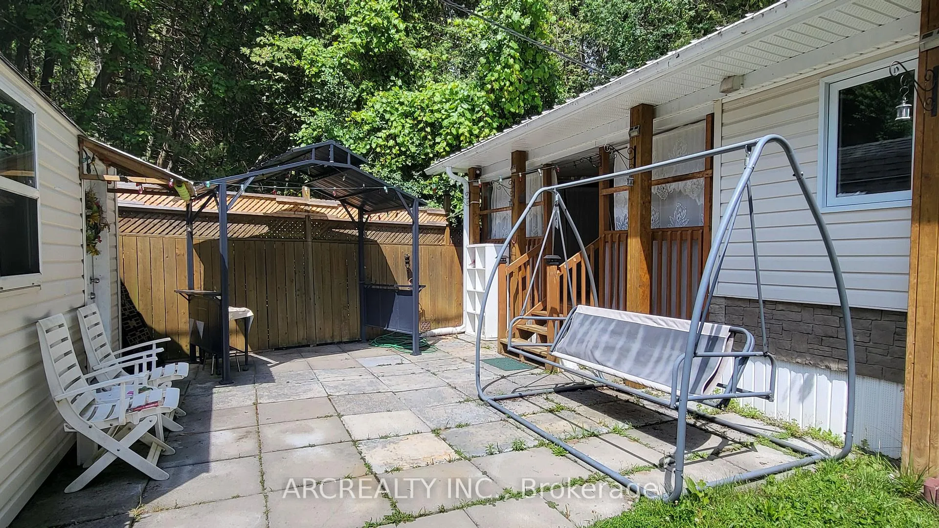 Photo 4 of 5 Horseshoe Circuit, Georgina, Pefferlaw — HOMEH