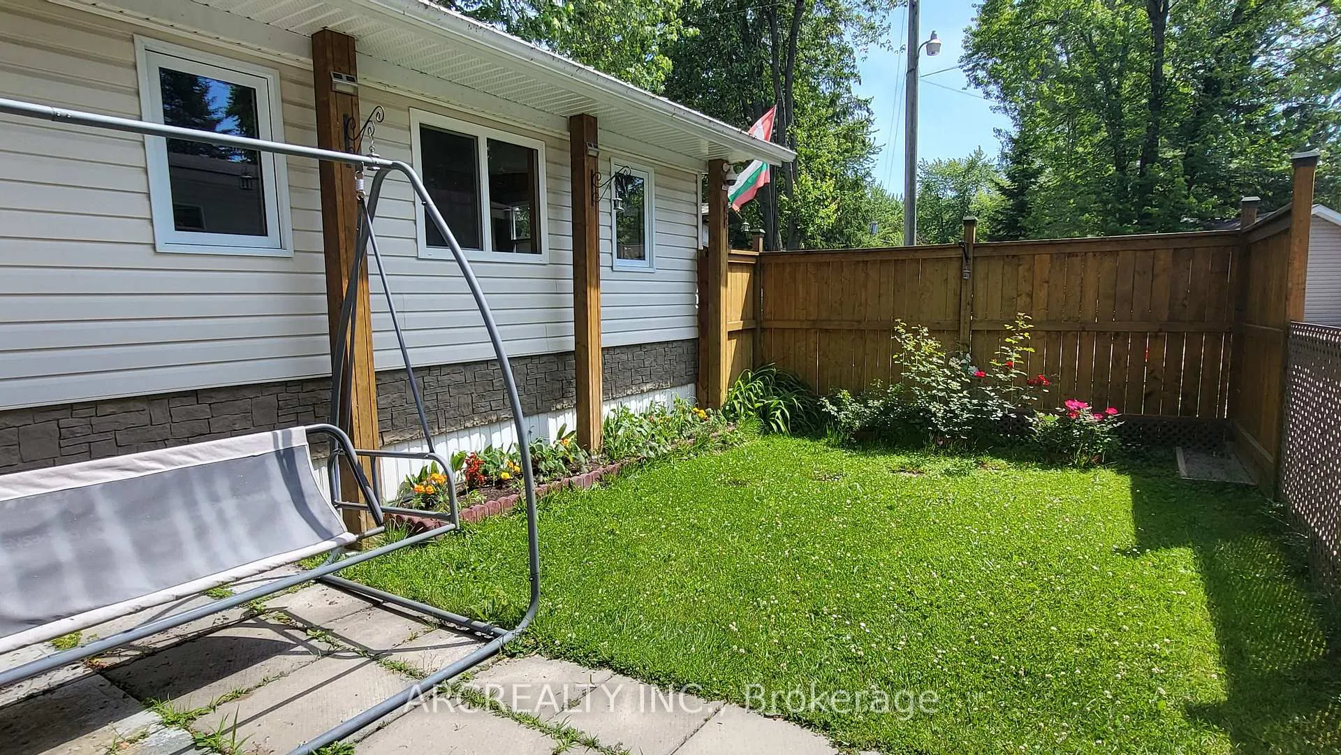 Photo 6 of 5 Horseshoe Circuit, Georgina, Pefferlaw — HOMEH